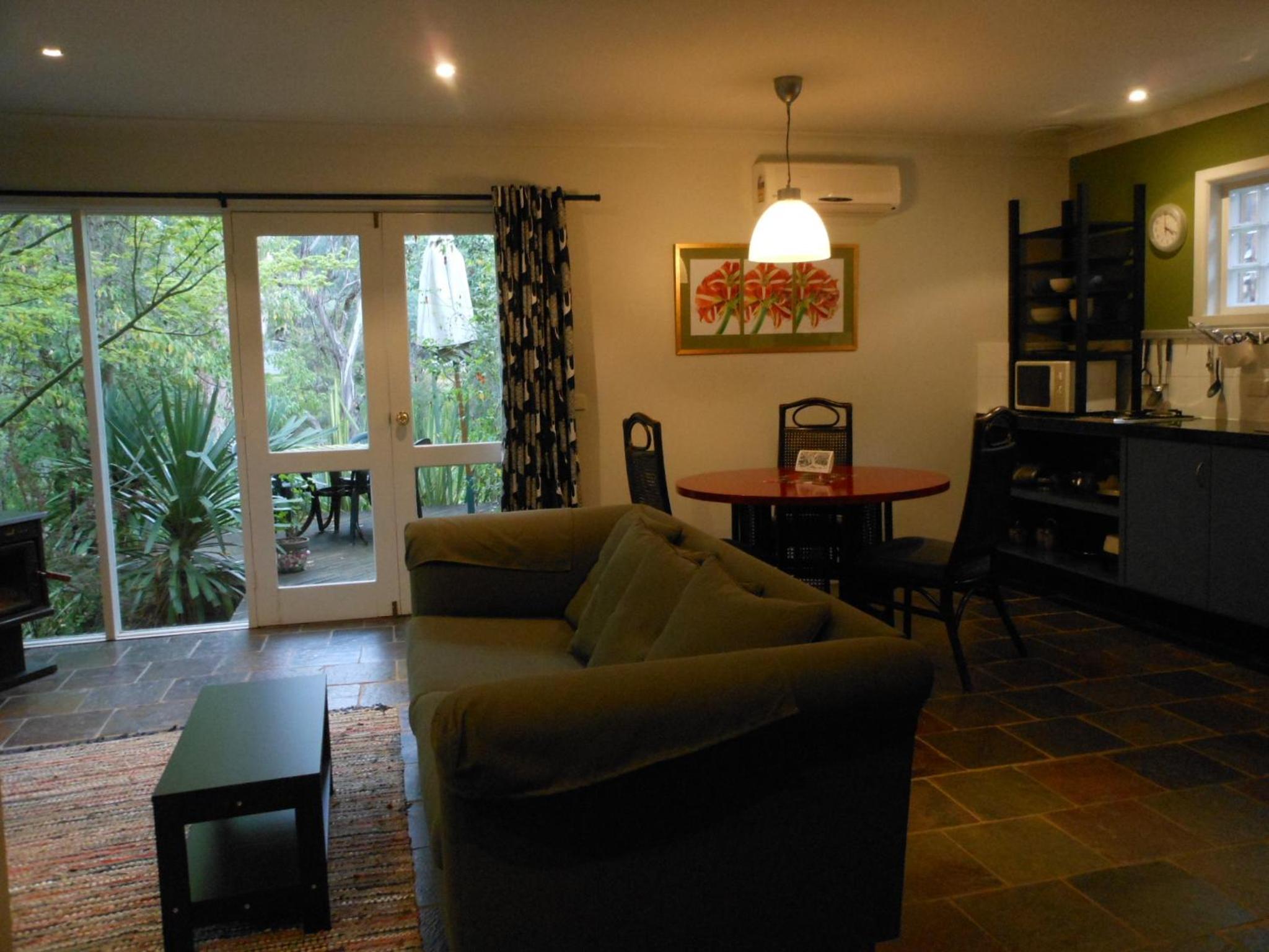 Merrimeet Cottages