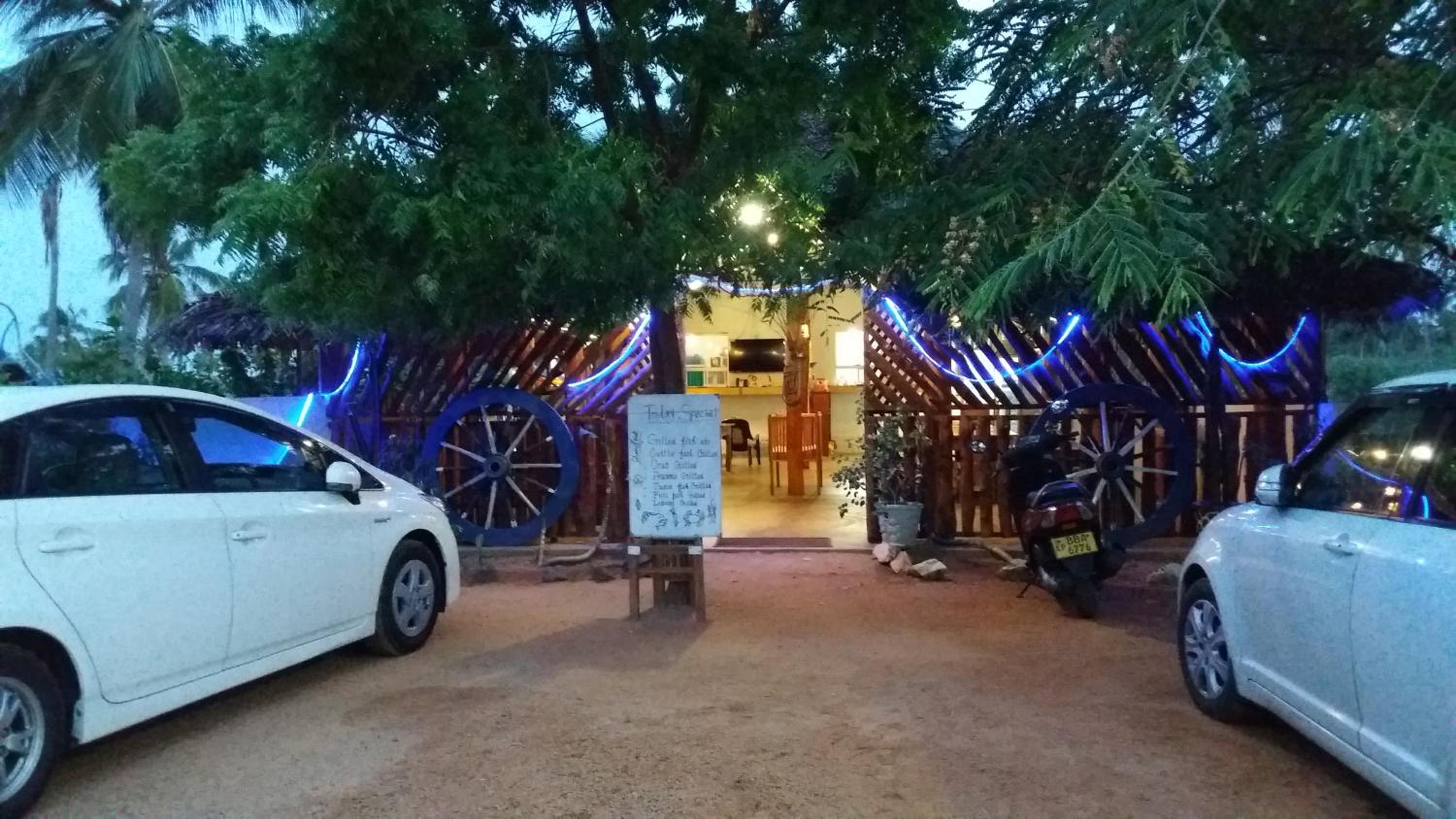 Shan Guest and Restaurant Nilaveli