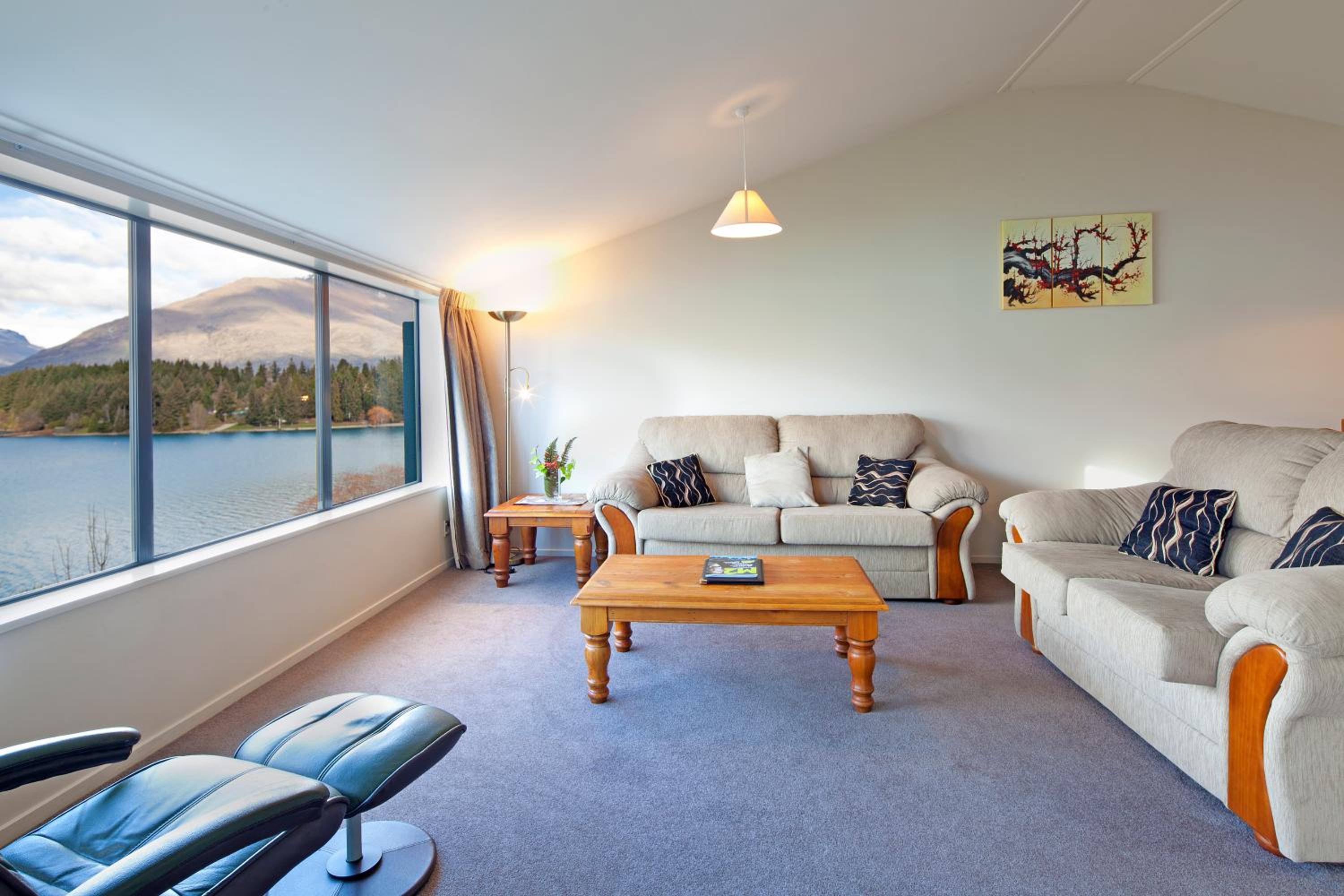 Spinnaker Bay Apartments