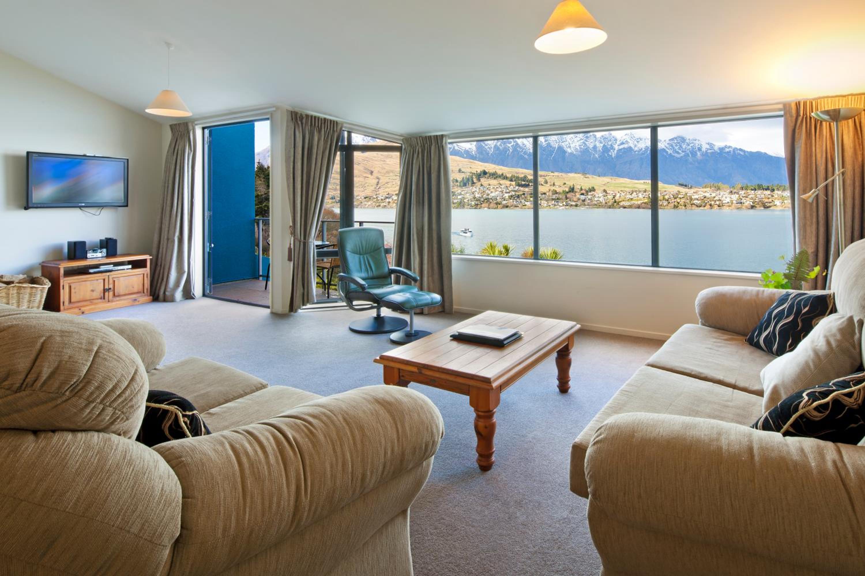 Spinnaker Bay Apartments
