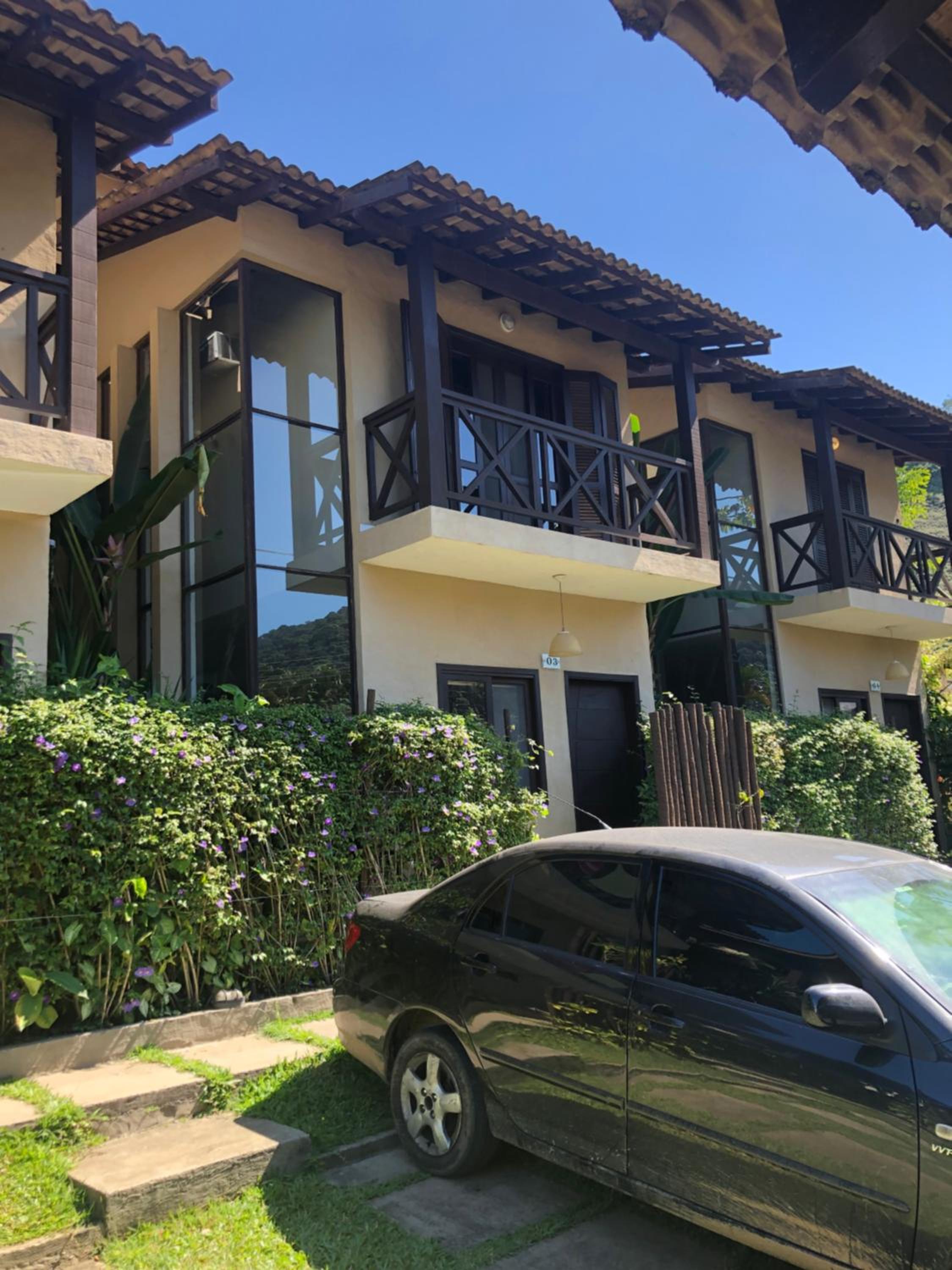 Casa em Condomínio com Piscina Privativa