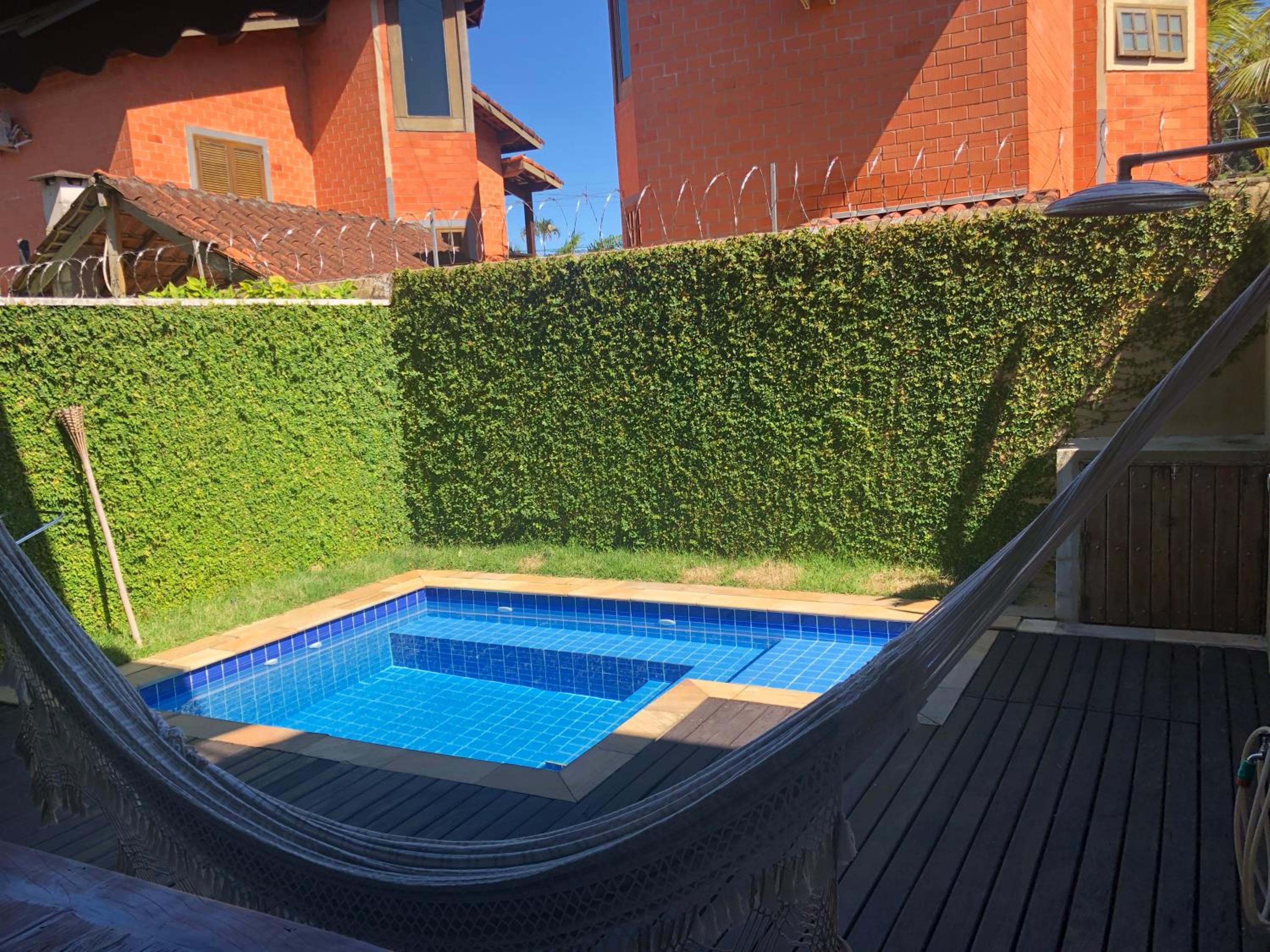 Casa em Condomínio com Piscina Privativa