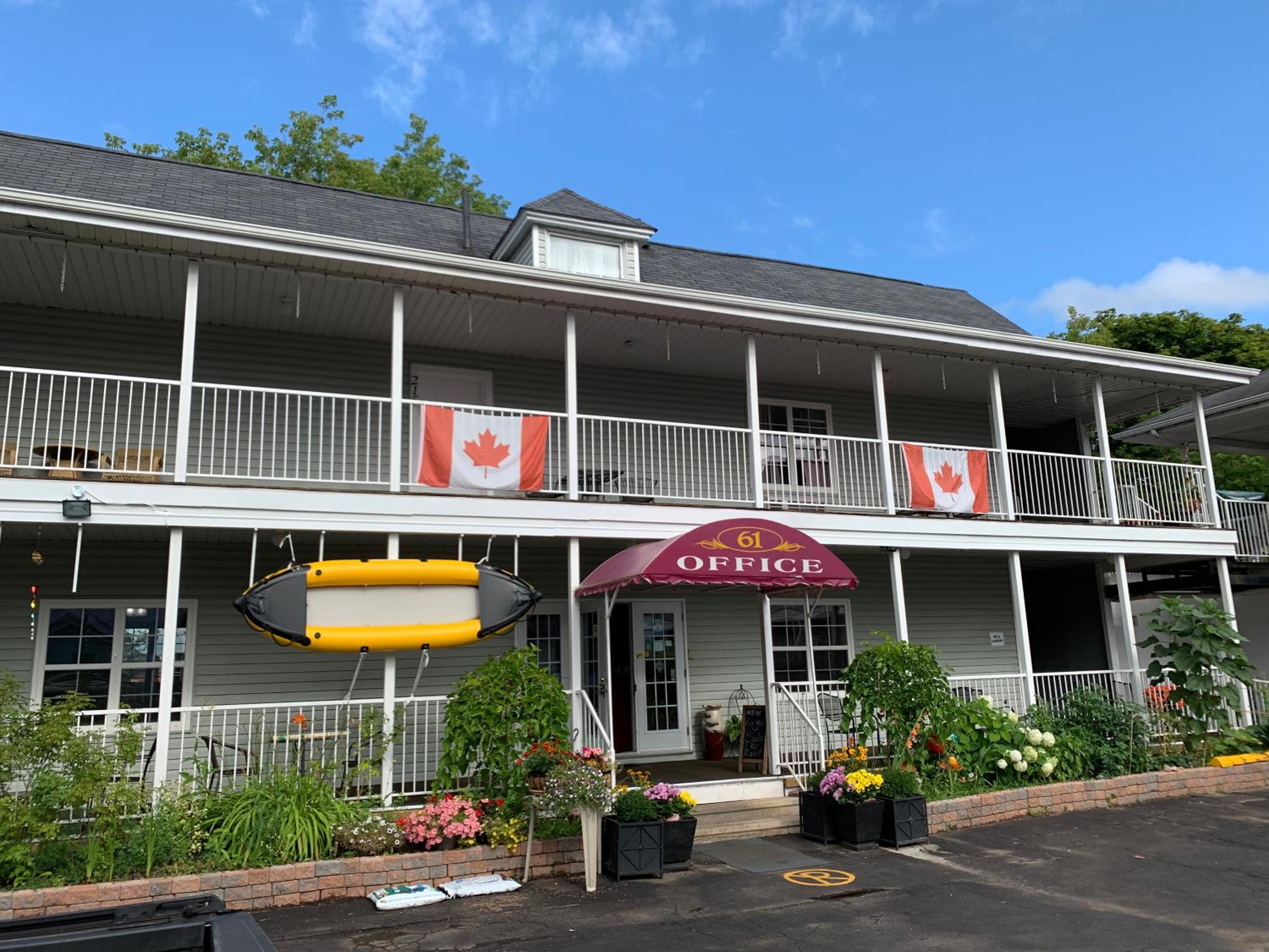 Midtown Motel & Suites