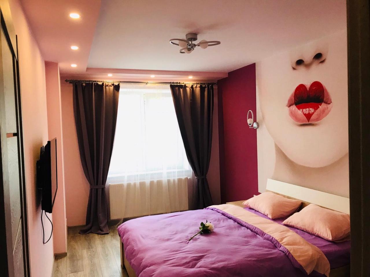 Luxury Apartments Melnyka 10 view 3