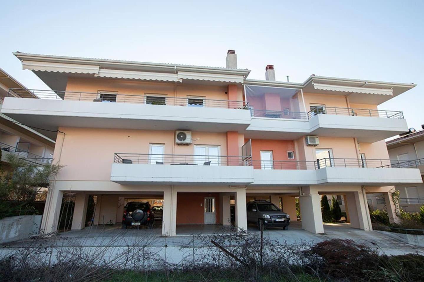 V Luxury Apartment 3