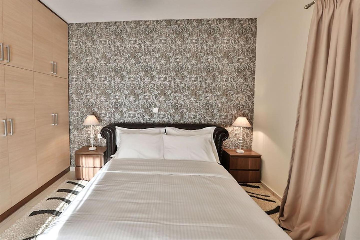V Luxury Apartment 4 view 5