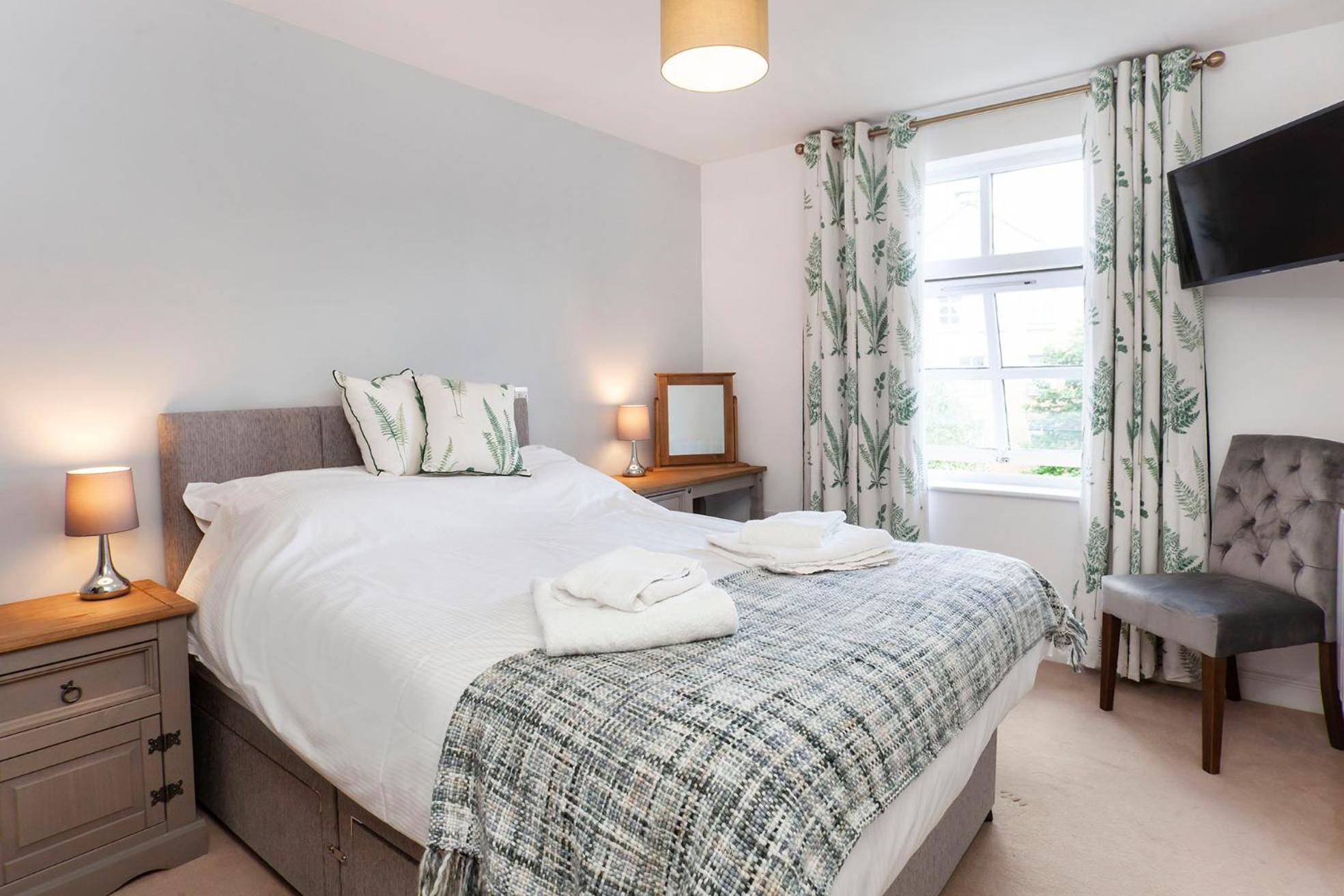 7 Gibson House - Chic City Centre Apartment with Parking view 5