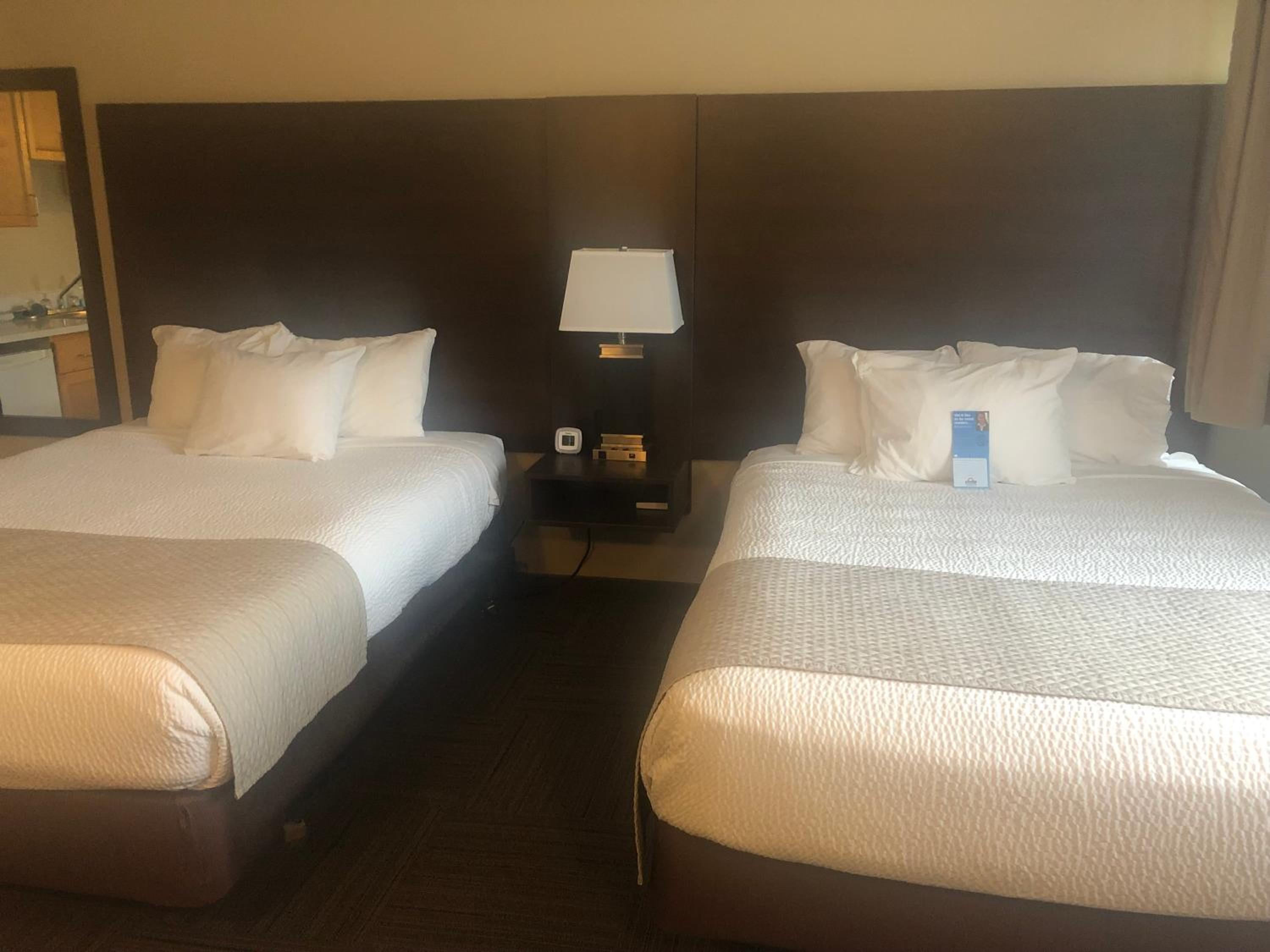 Hinton Vacations - Days Inn by Wyndham Hinton - Property Image 4