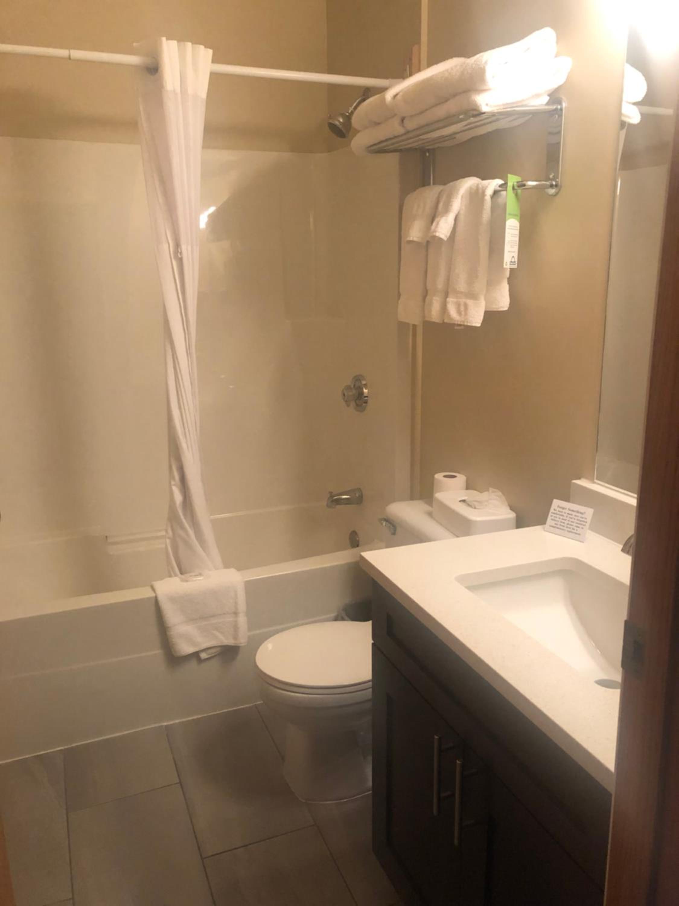 Hinton Vacations - Days Inn by Wyndham Hinton - Property Image 5