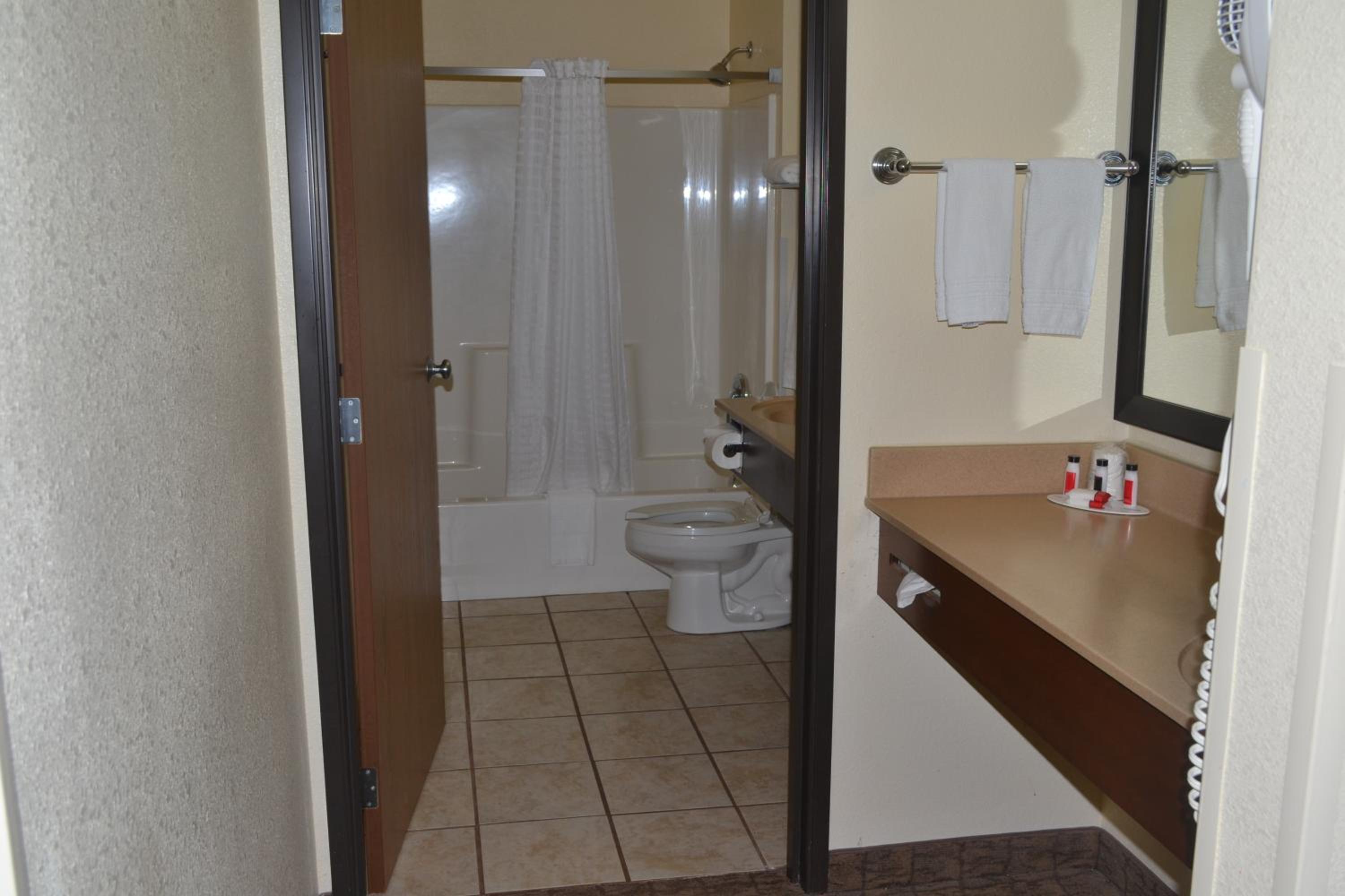 Super 8 by Wyndham Lebanon view 5