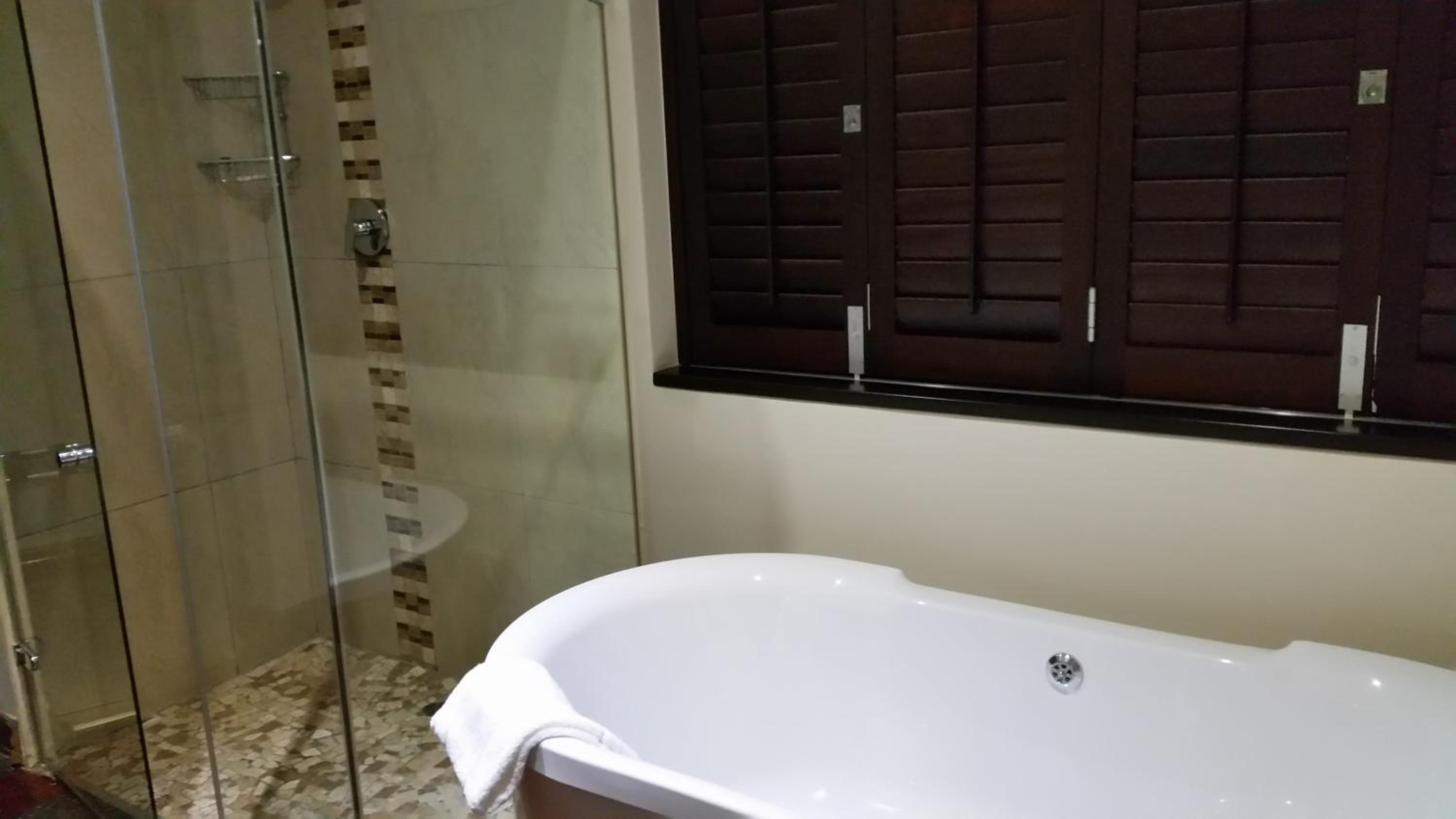 Rosebank Lodge Guesthouse by Claires