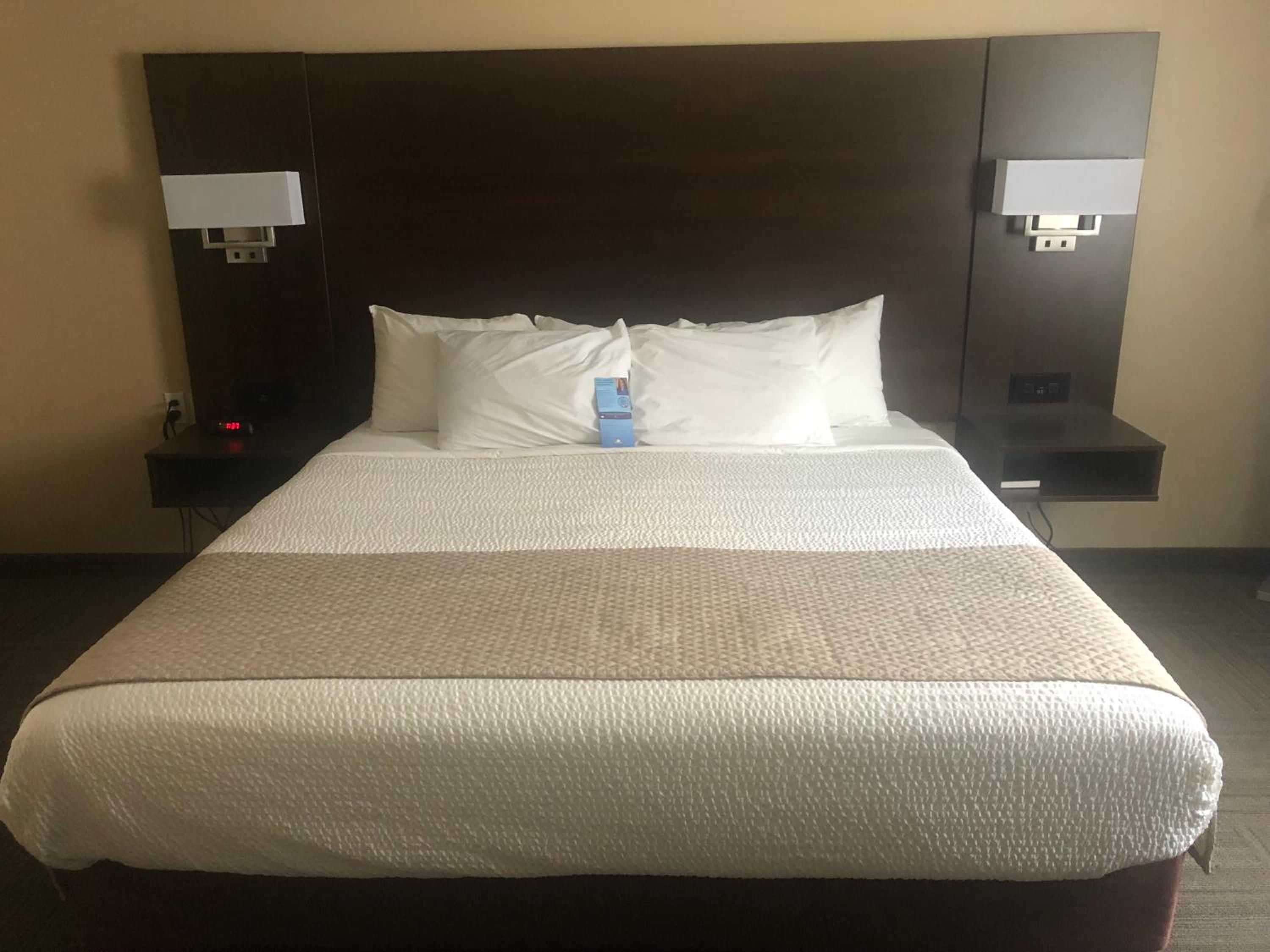 Hinton Vacations - Days Inn by Wyndham Hinton - Property Image 4