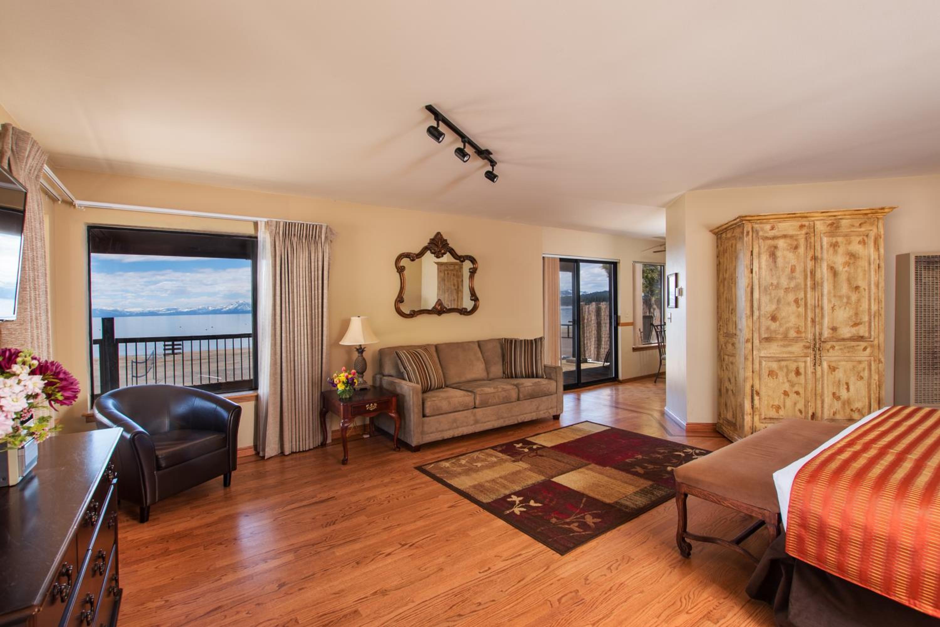 Mourelatos Lakeshore Resort - Property Image 33