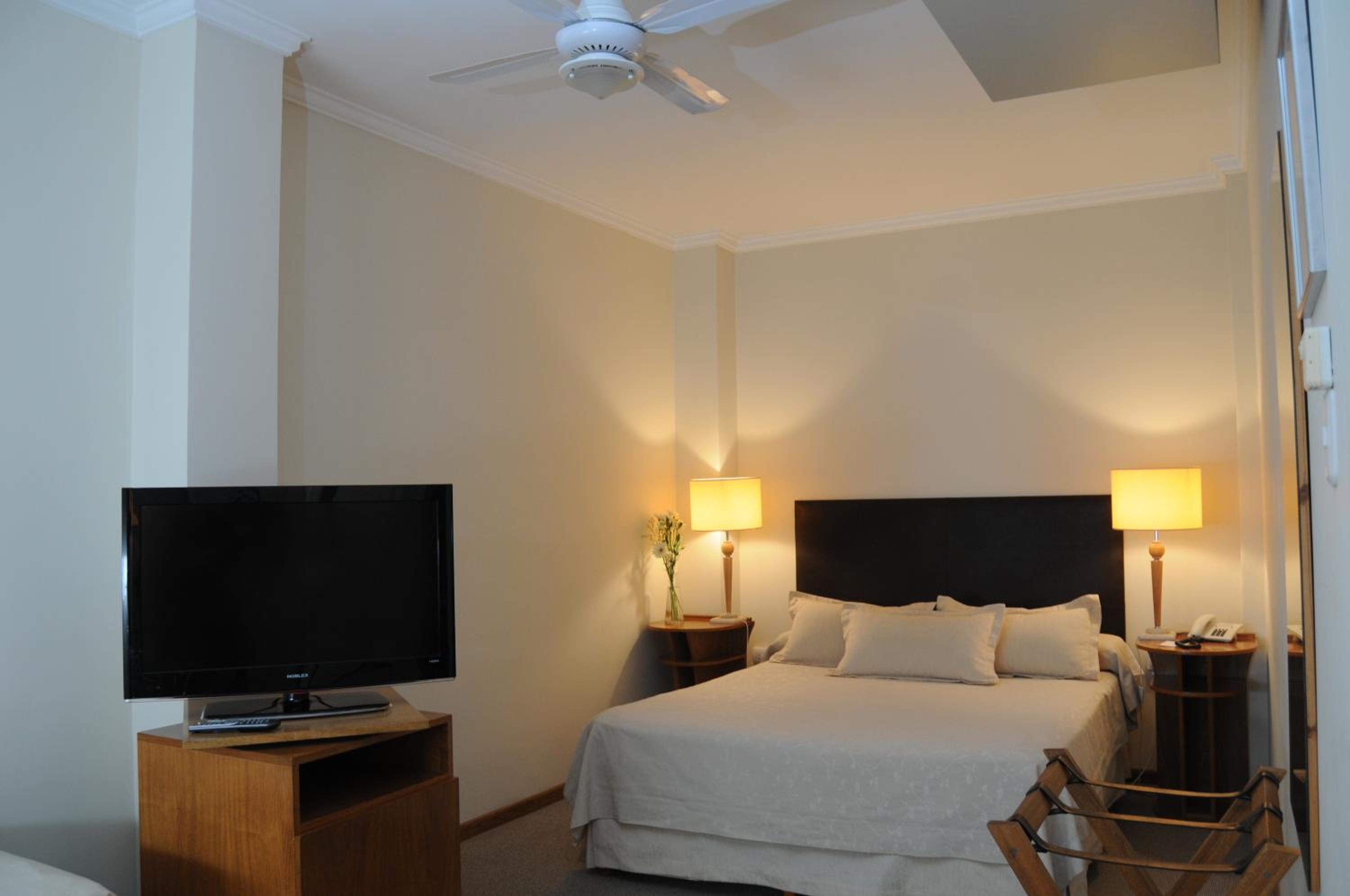 Parra Hotel & Suites