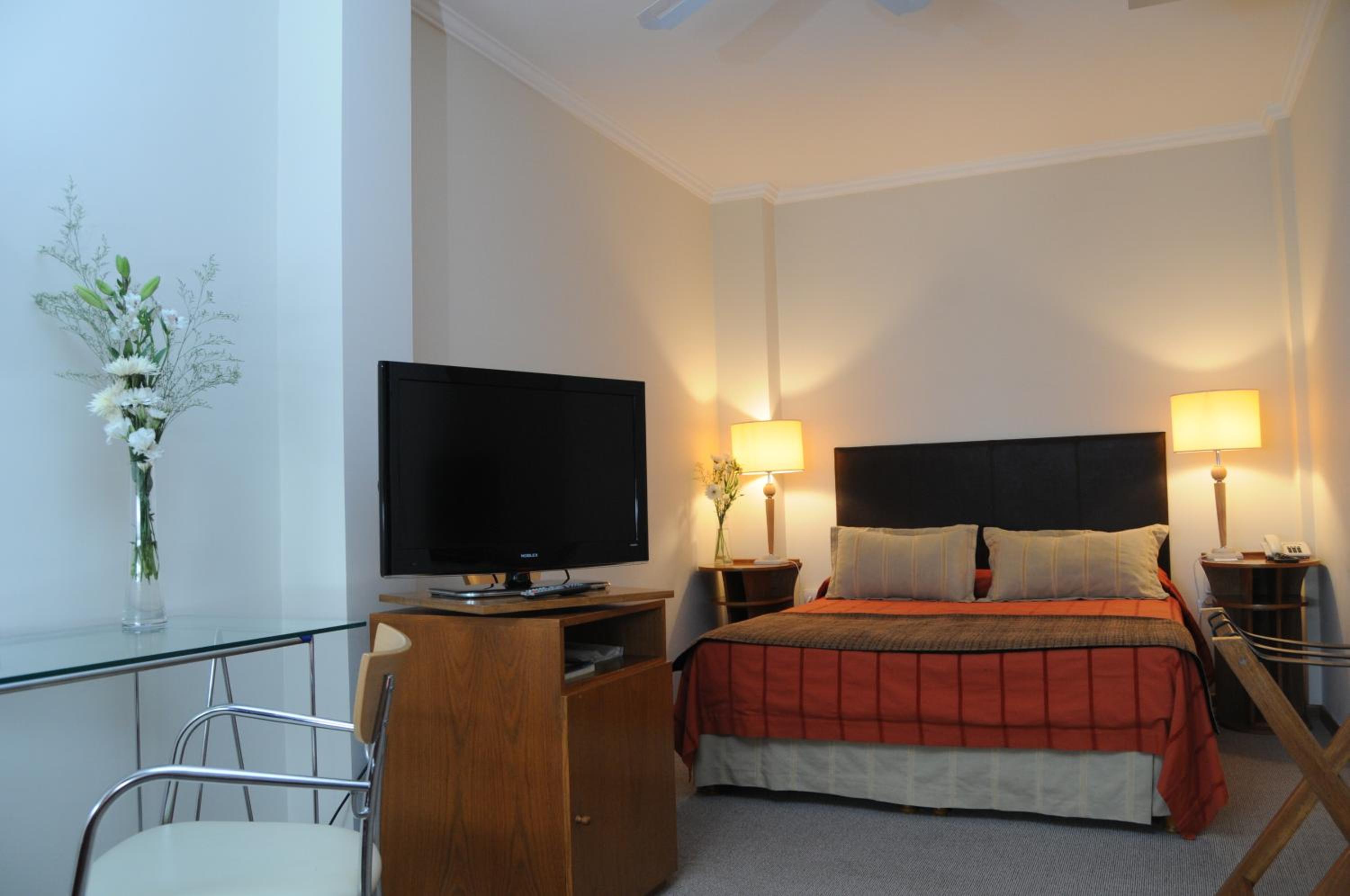 Parra Hotel & Suites