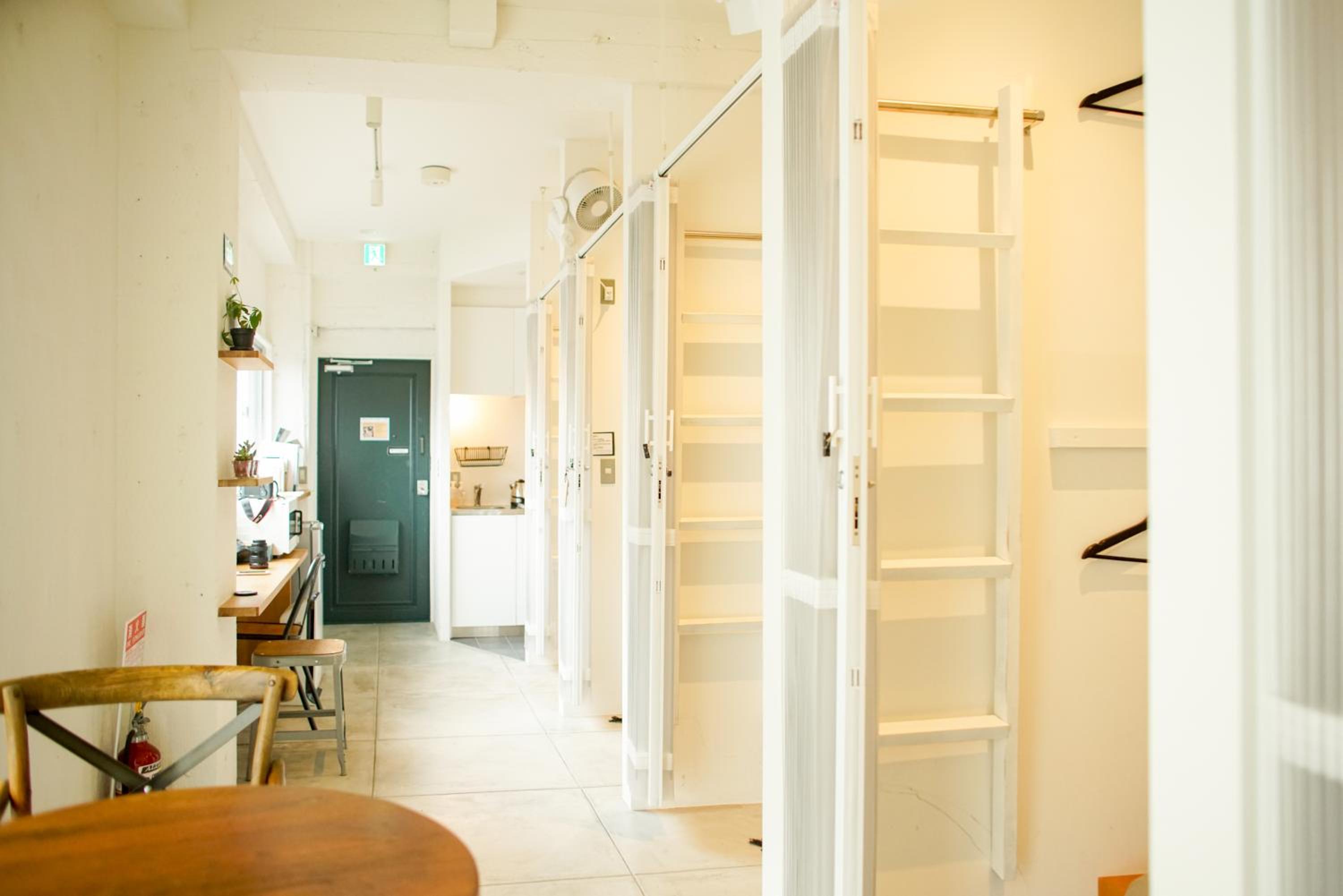 ROUTE - Cafe and Petit Hostel