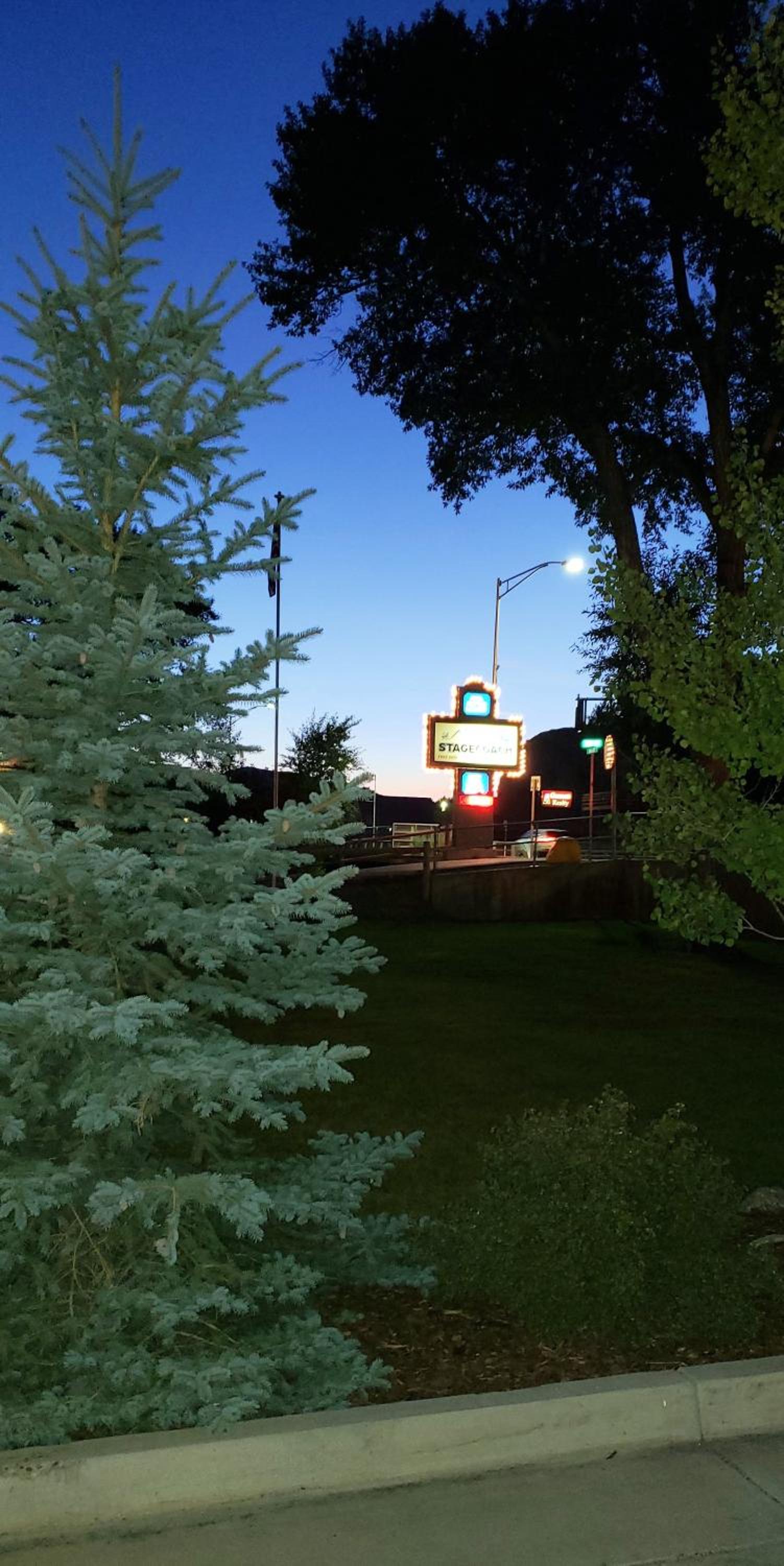 Stagecoach Inn & Suites