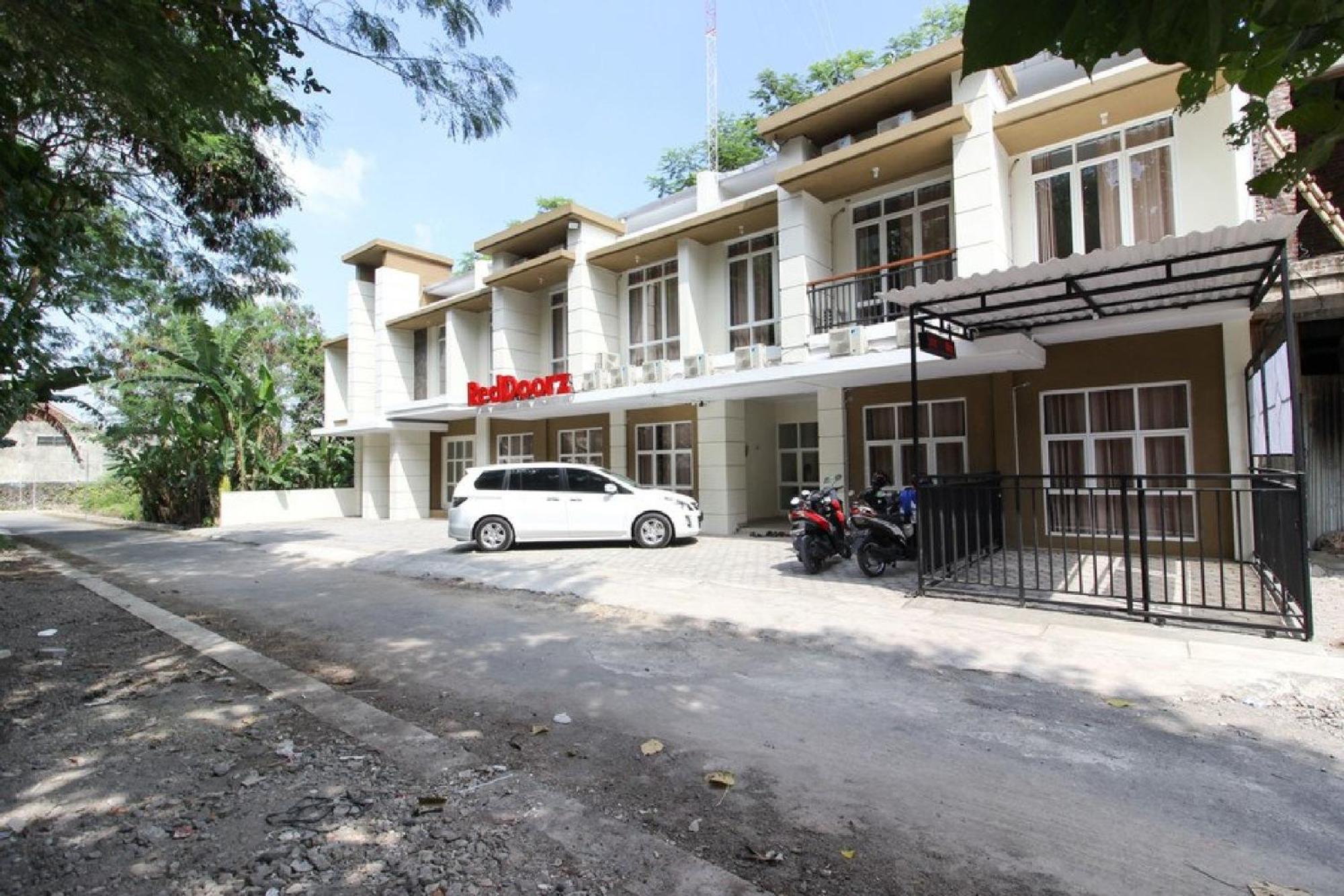 RedDoorz near Jogja City Mall 3
