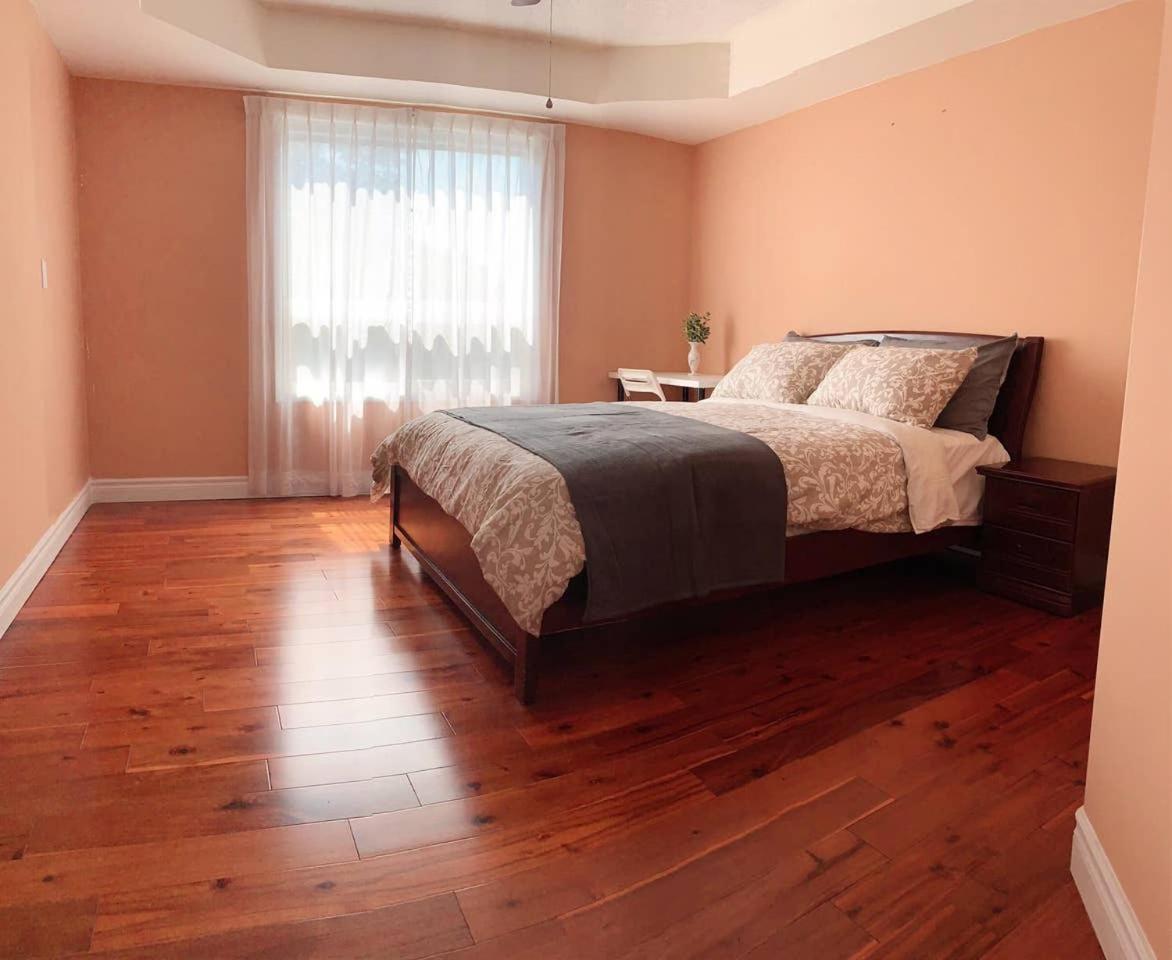 Nice rooms with private bath in Mid Town Toronto view 2