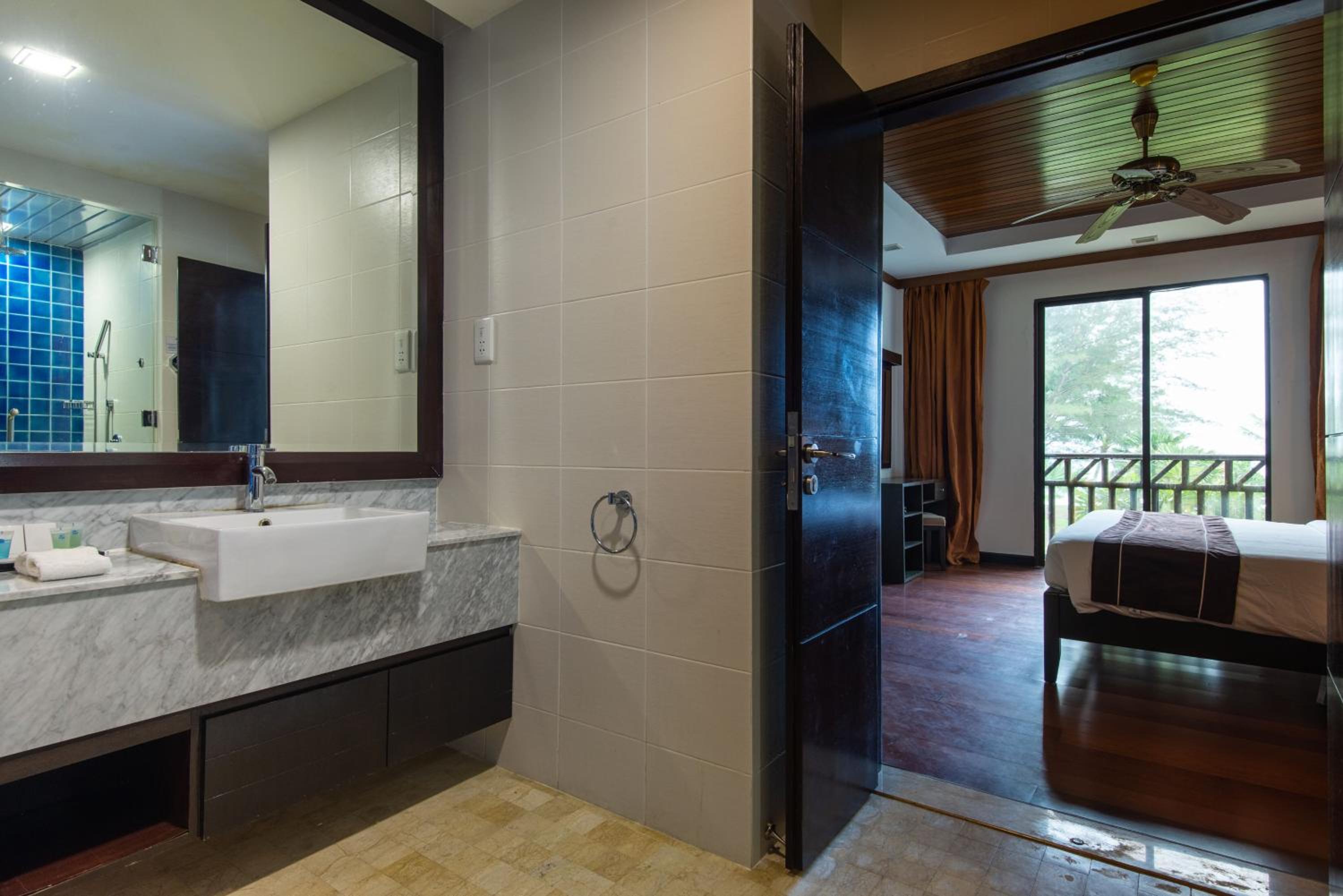 Sabah Beach Villas & Suites view 4