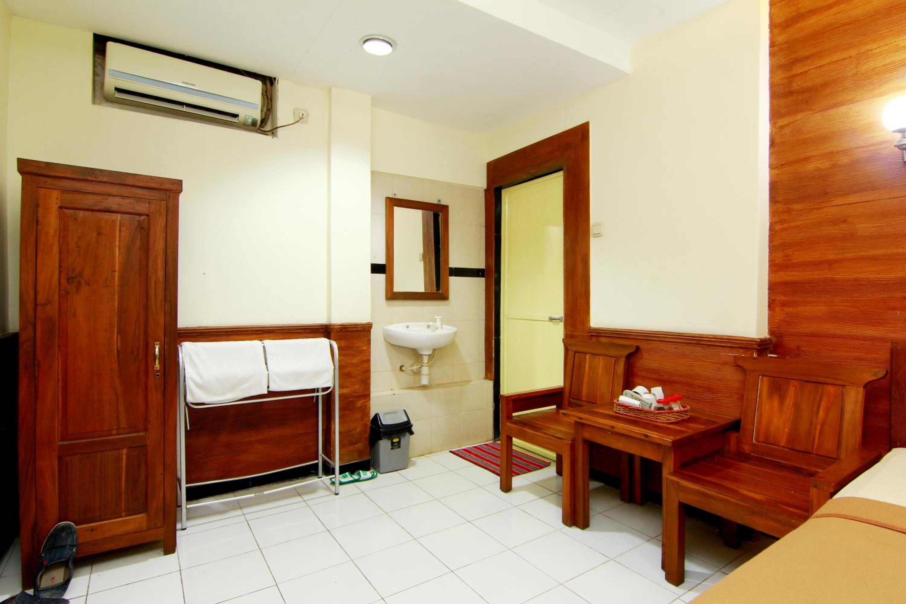 The Soemarsono Hotel near Ambarrukmo Plaza Mall RedPartner view 5