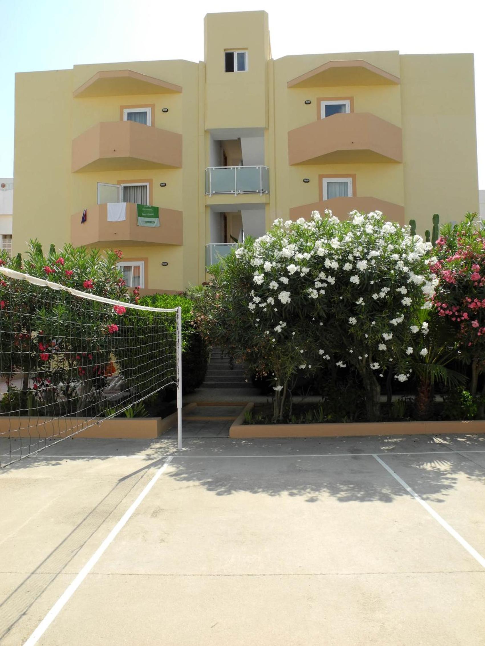 Apartamentos Timon - Emar Hotels