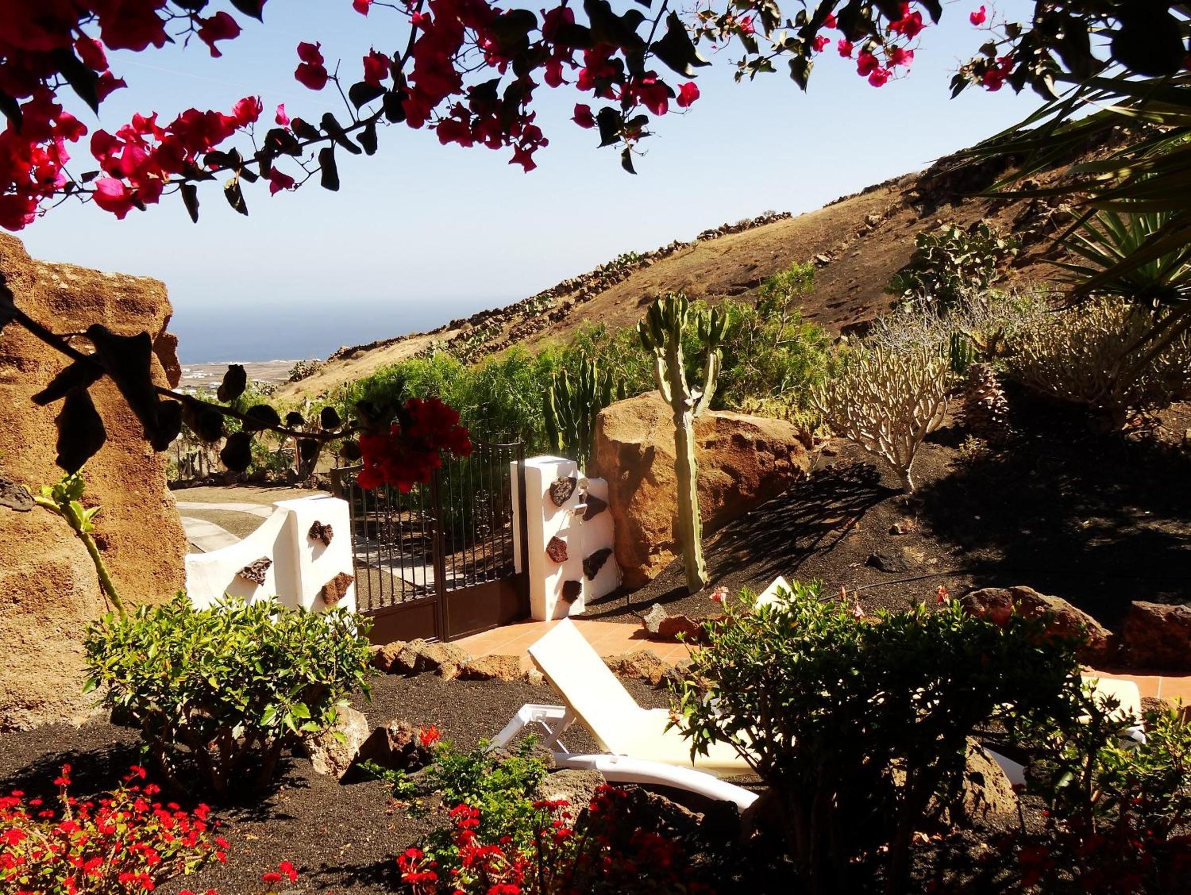 Castillo Lanzarote Villa Bailey - Luxury Villa - heated Pool view 3