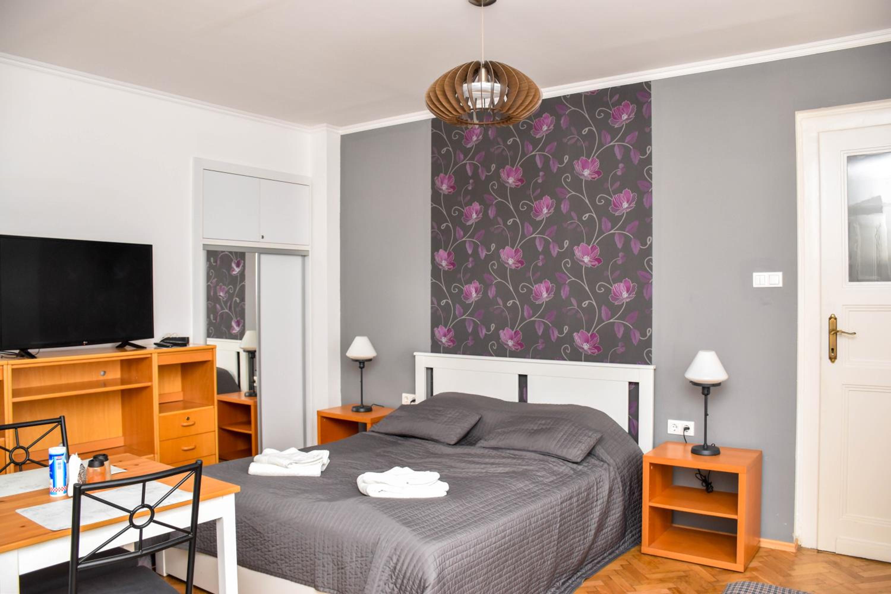Diamond Astoria Apartments