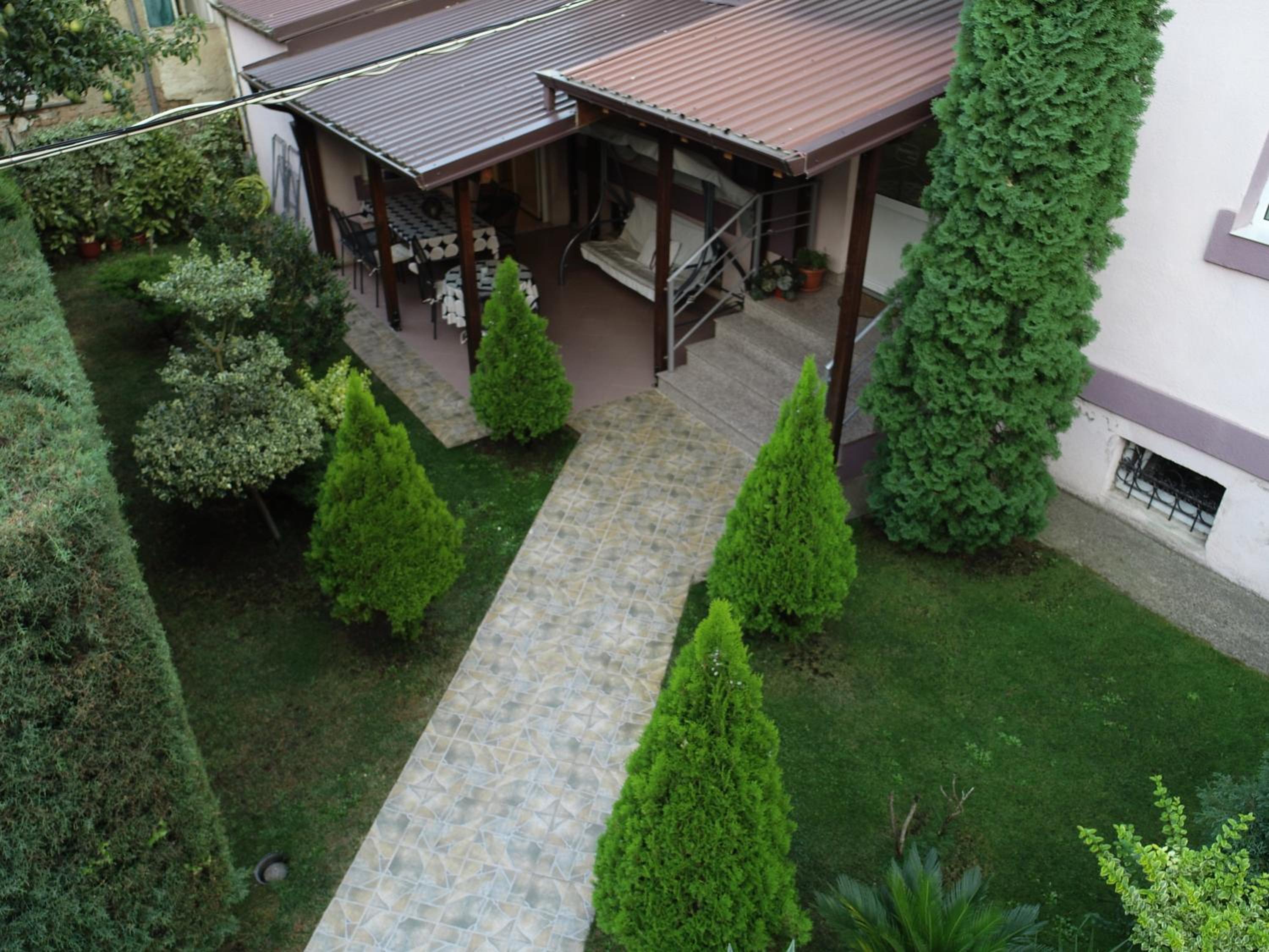 Photo 8