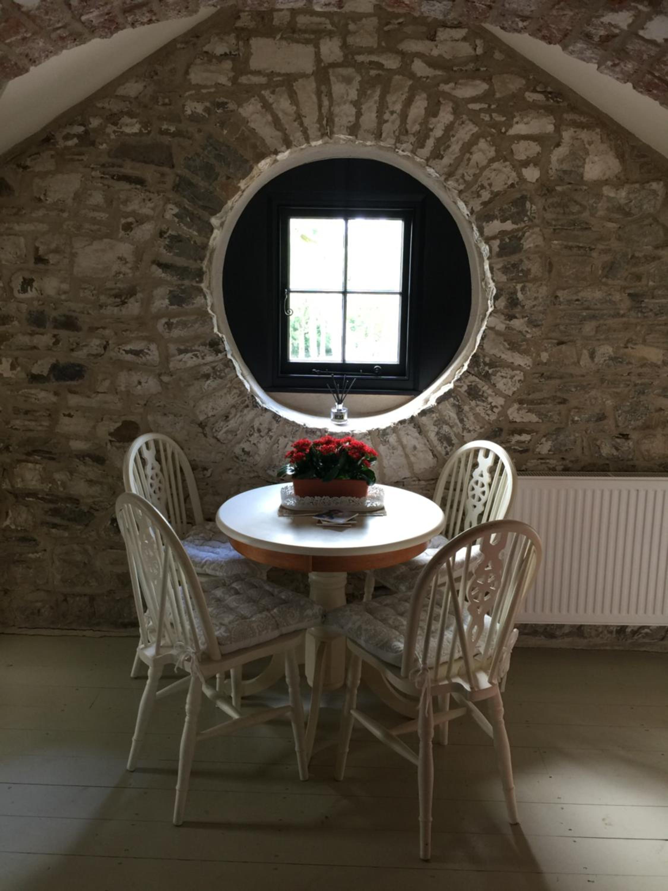 The Stable Loft, Llwynhelig Manor