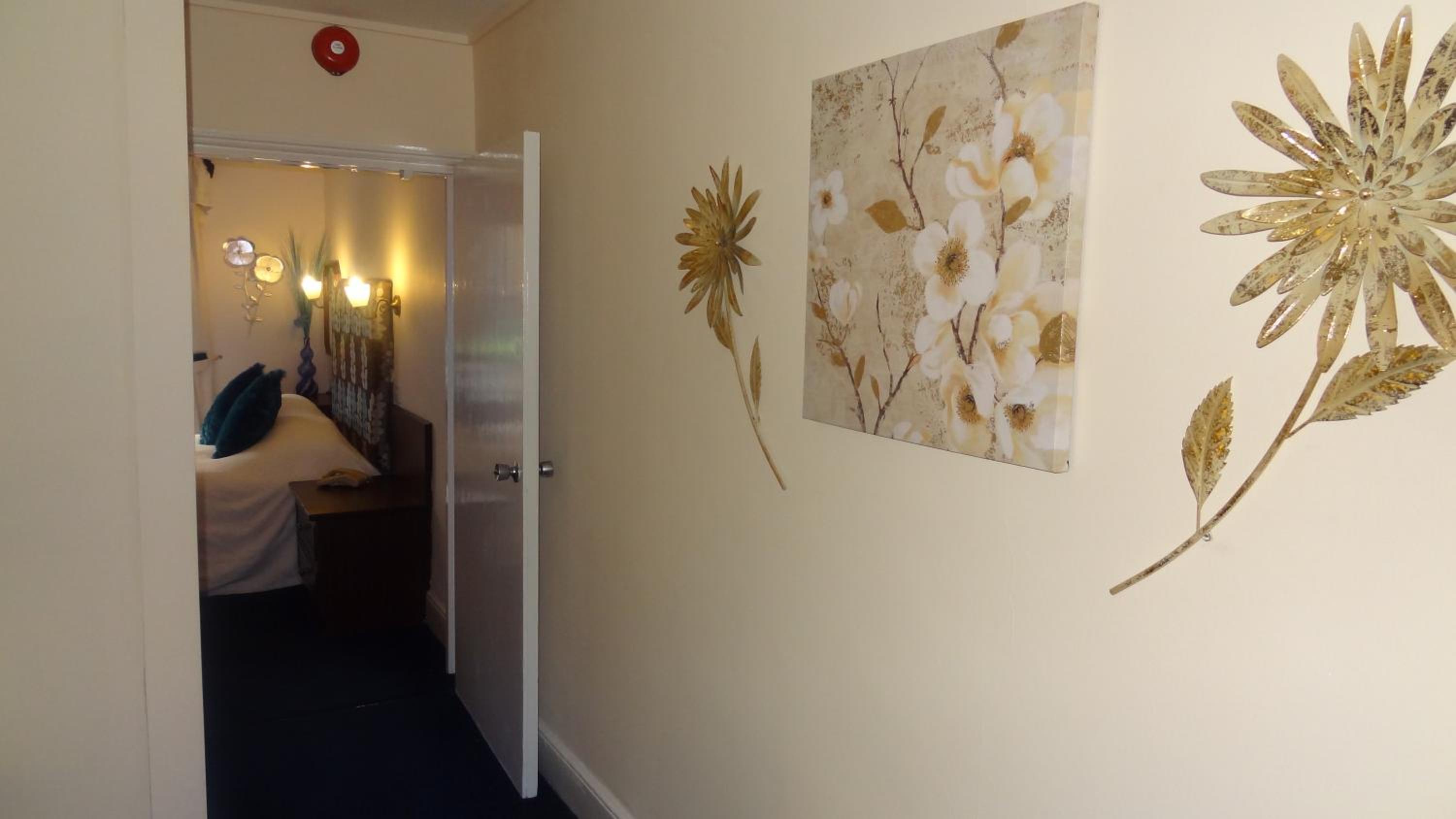 Gloucester Vacations - Edward Hotel - Property Image 10