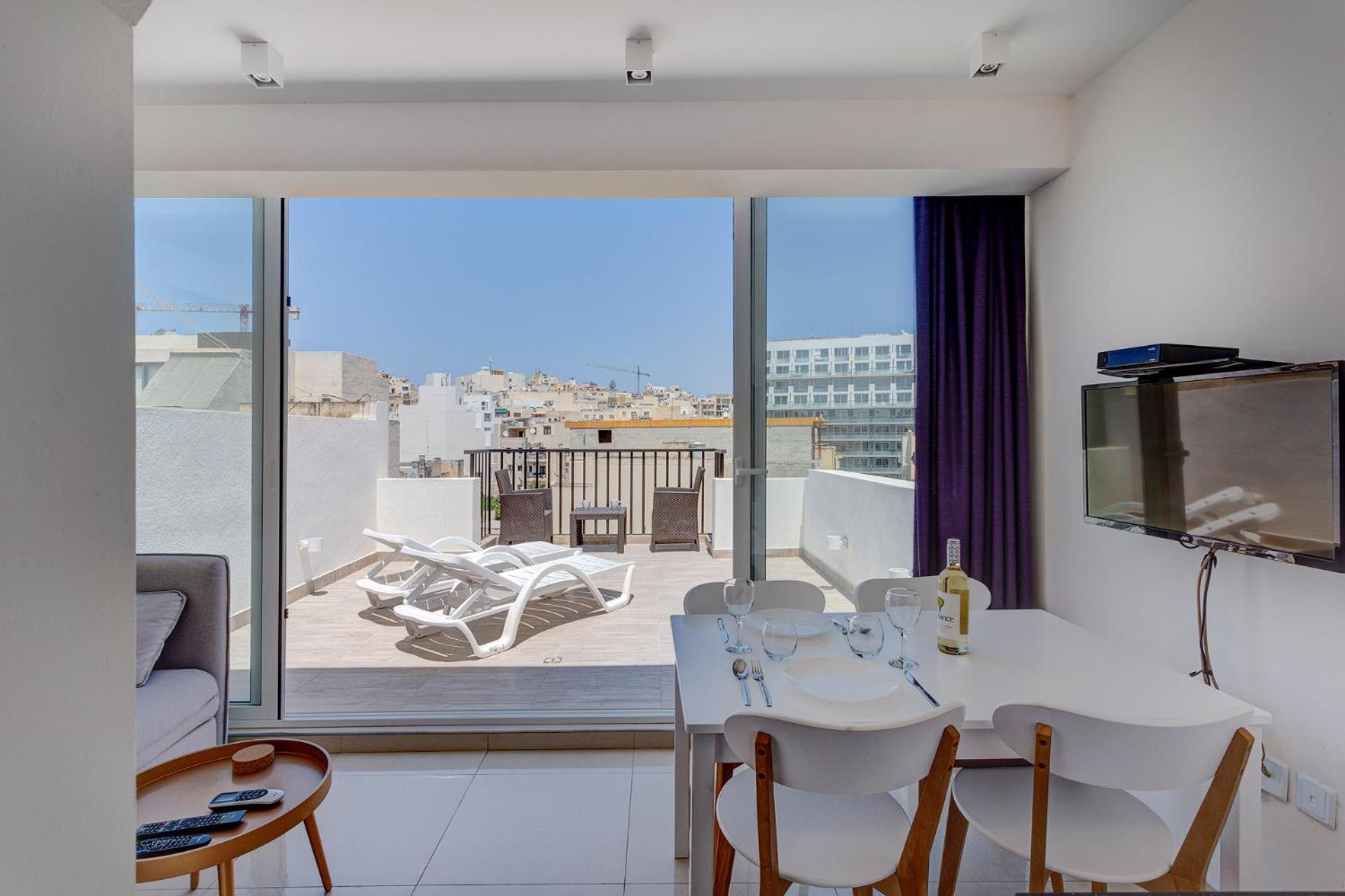 Cosy 1BR Penthouse with Terrace, Great Location view 5