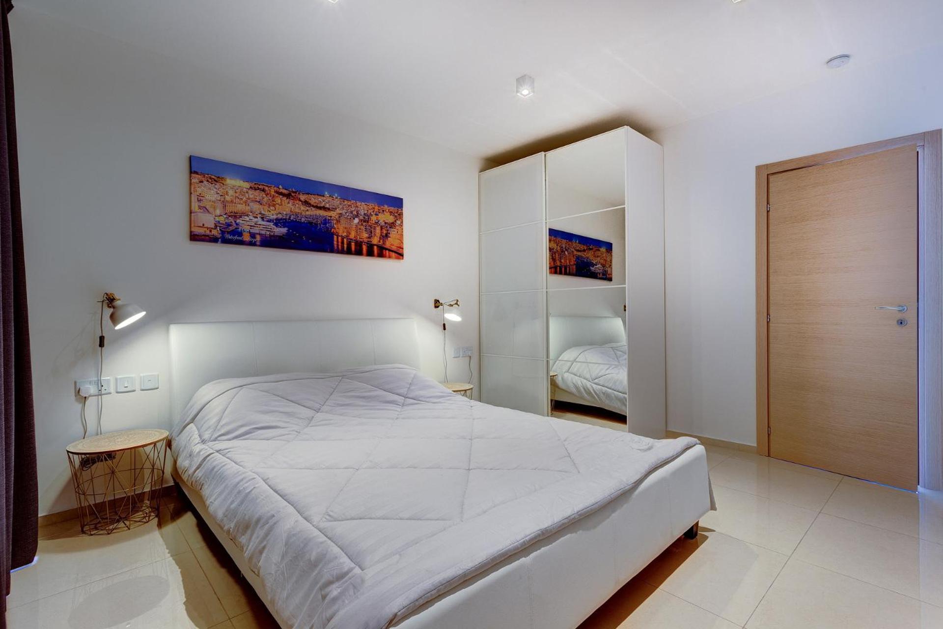 Cosy 1BR Penthouse with Terrace, Great Location view 2