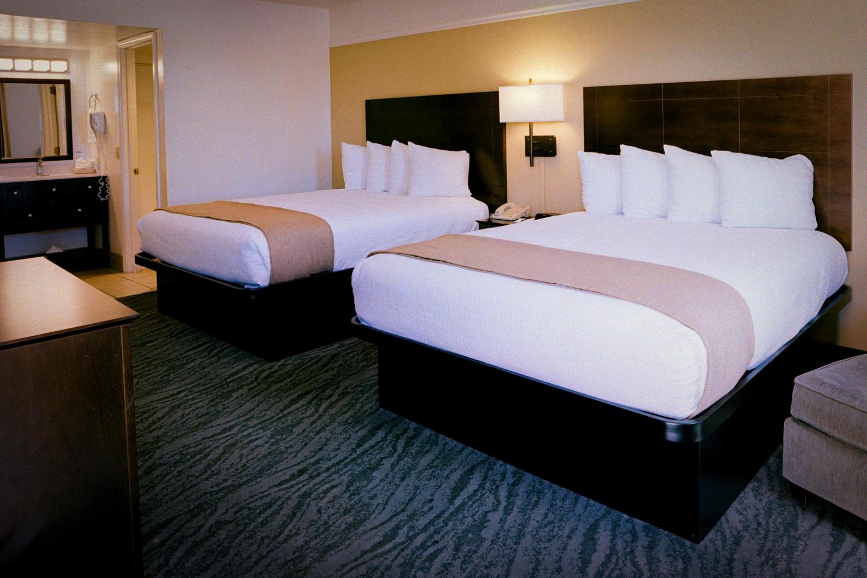Pines Inn & Suites view 4