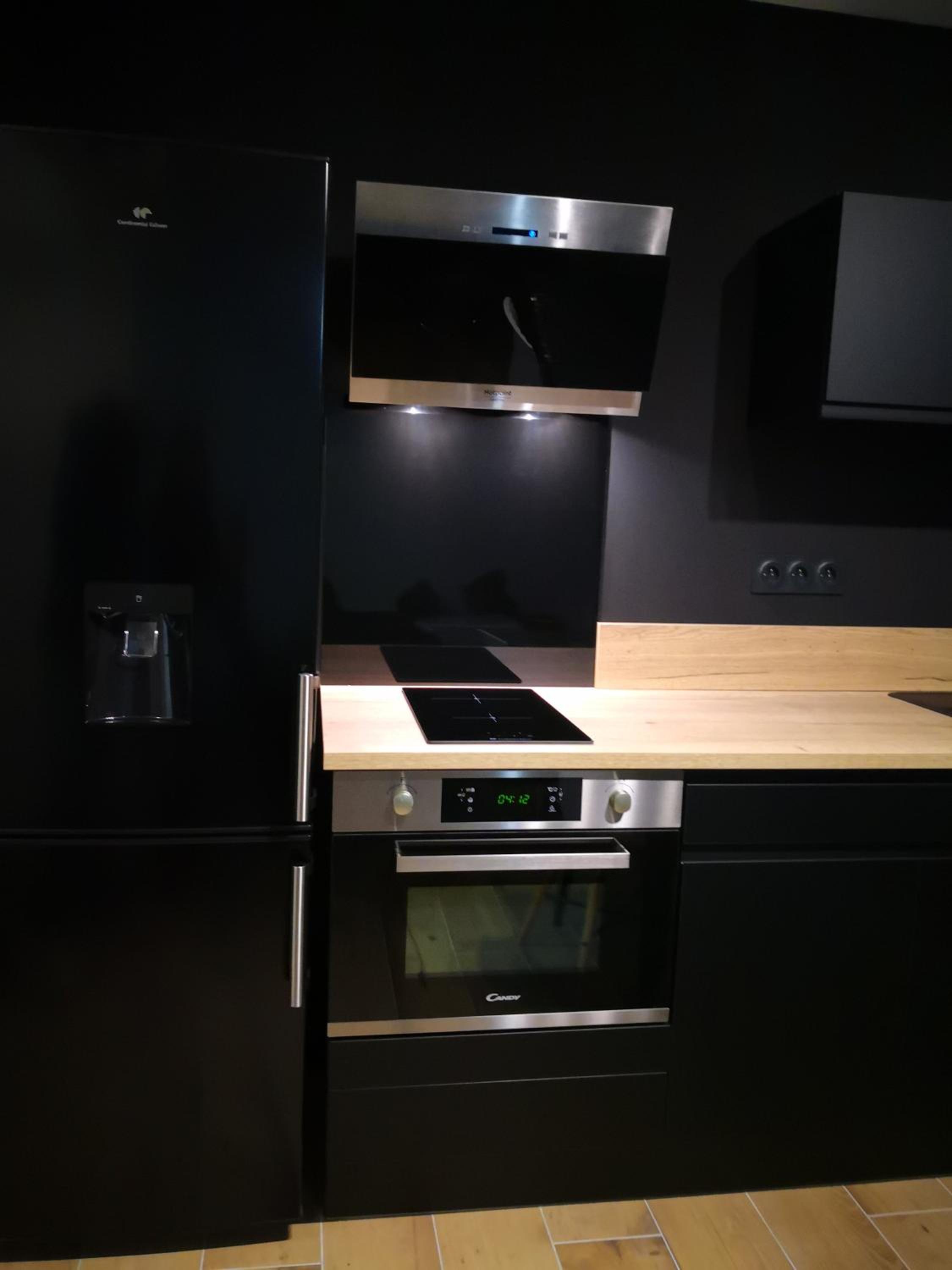 Studio moderne,parking,piscine,tennis,terrasse.