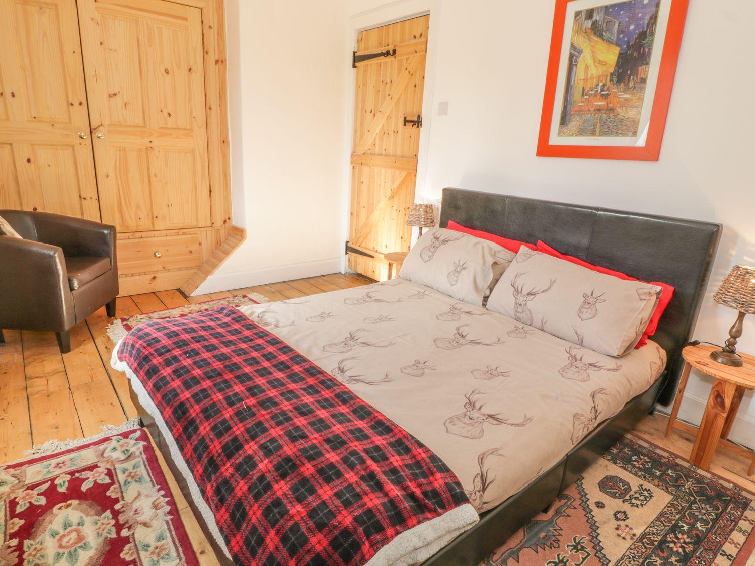 Crinan Canal Cottage No8