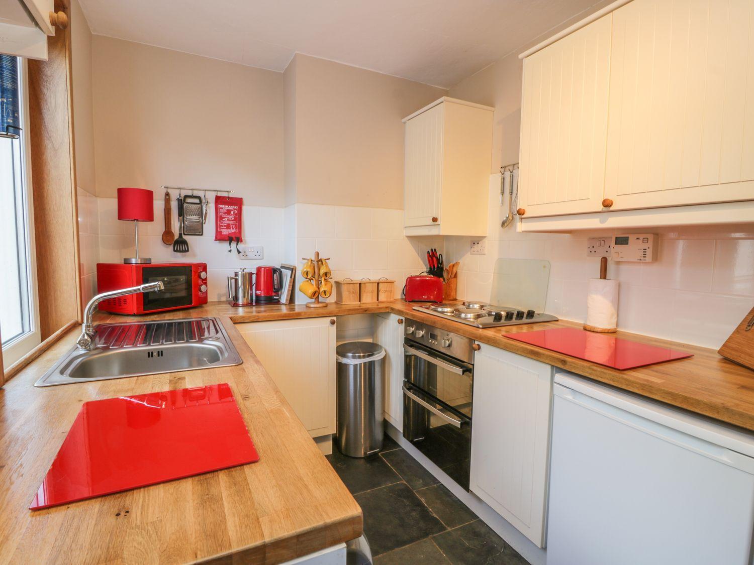 Crinan Canal Cottage No8