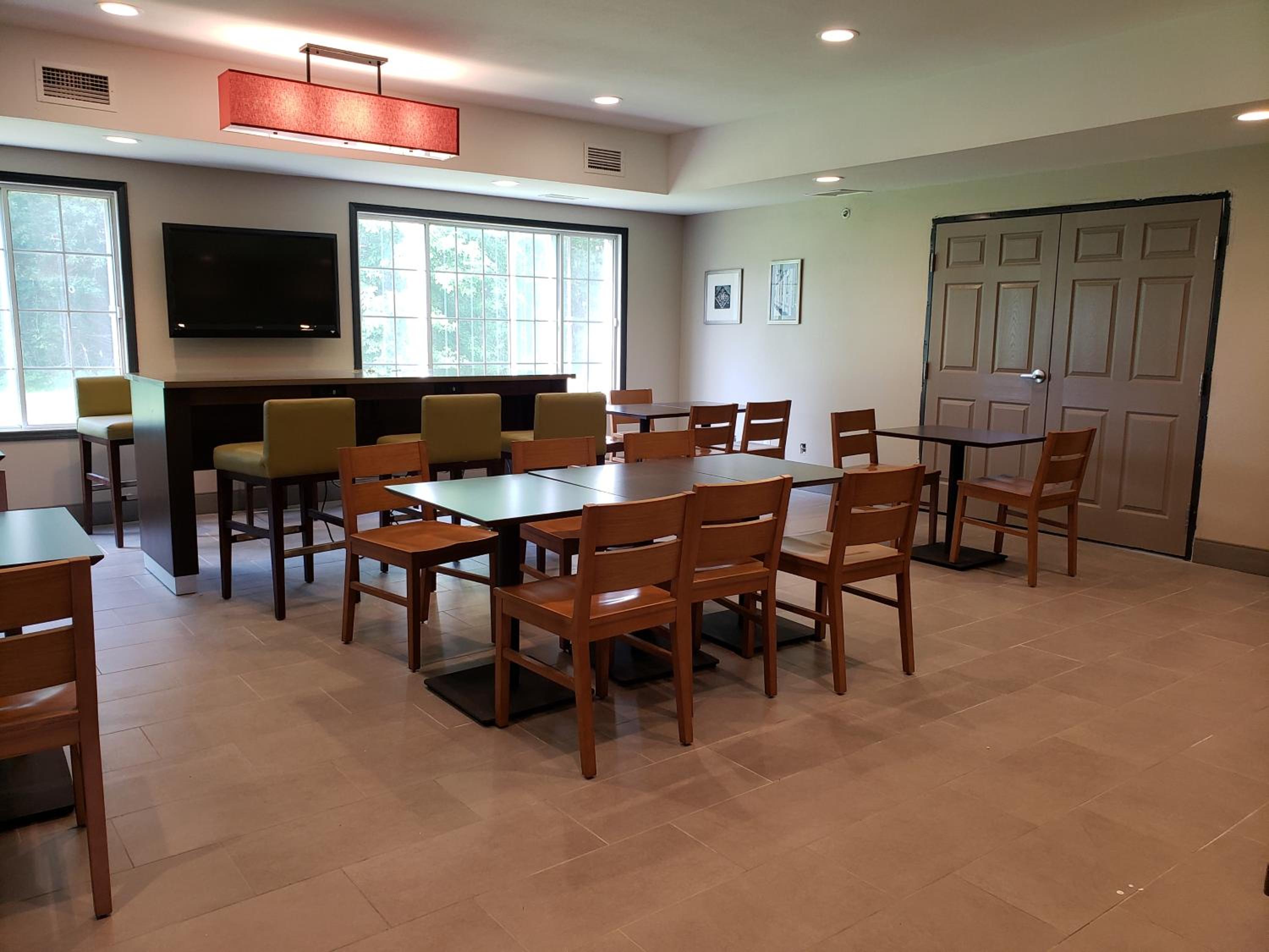 Country Inn & Suites by Radisson, Detroit Lakes, MN