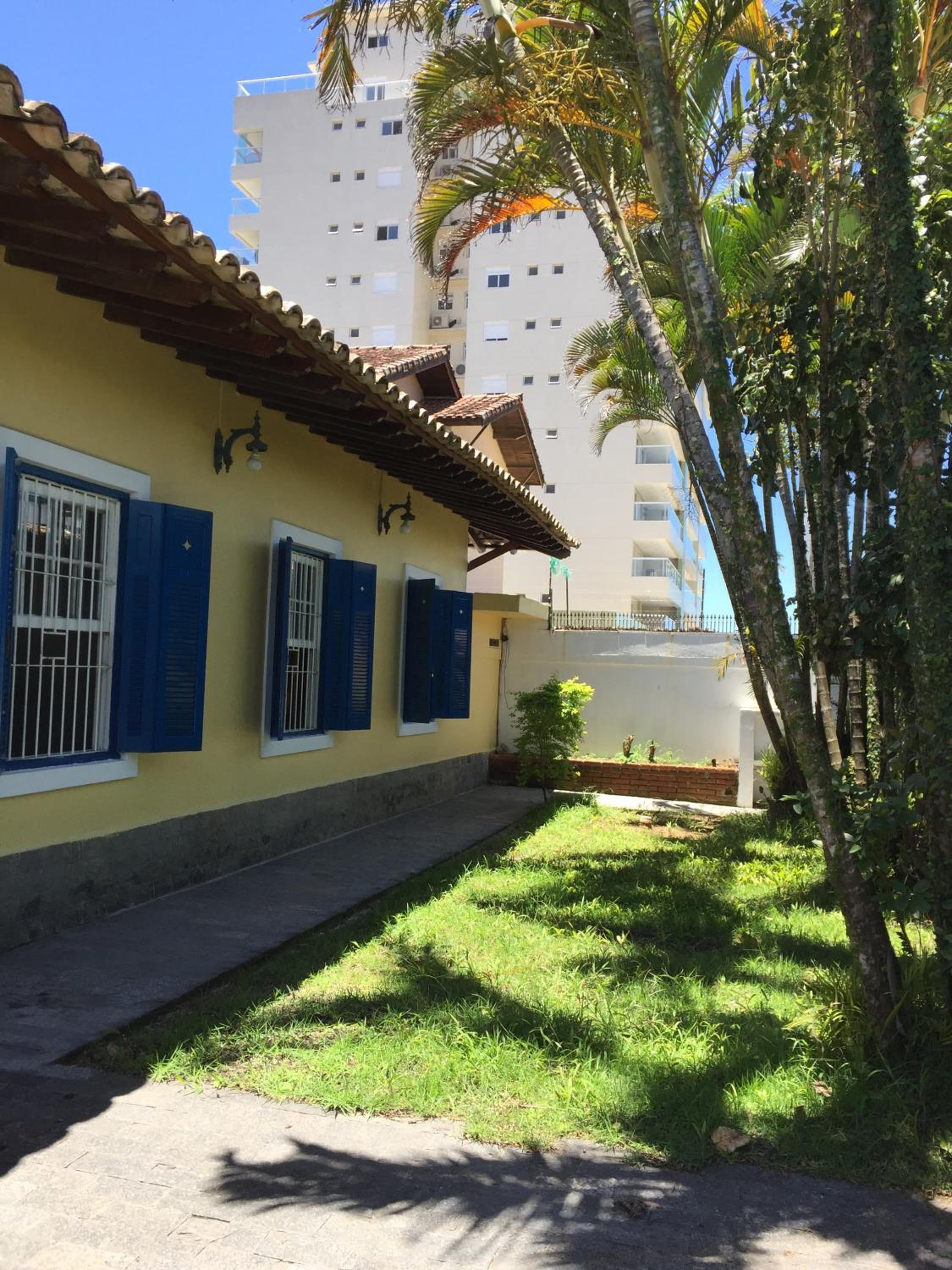 Pé na Areia com Piscina e Churrasqueira - 2 suítes