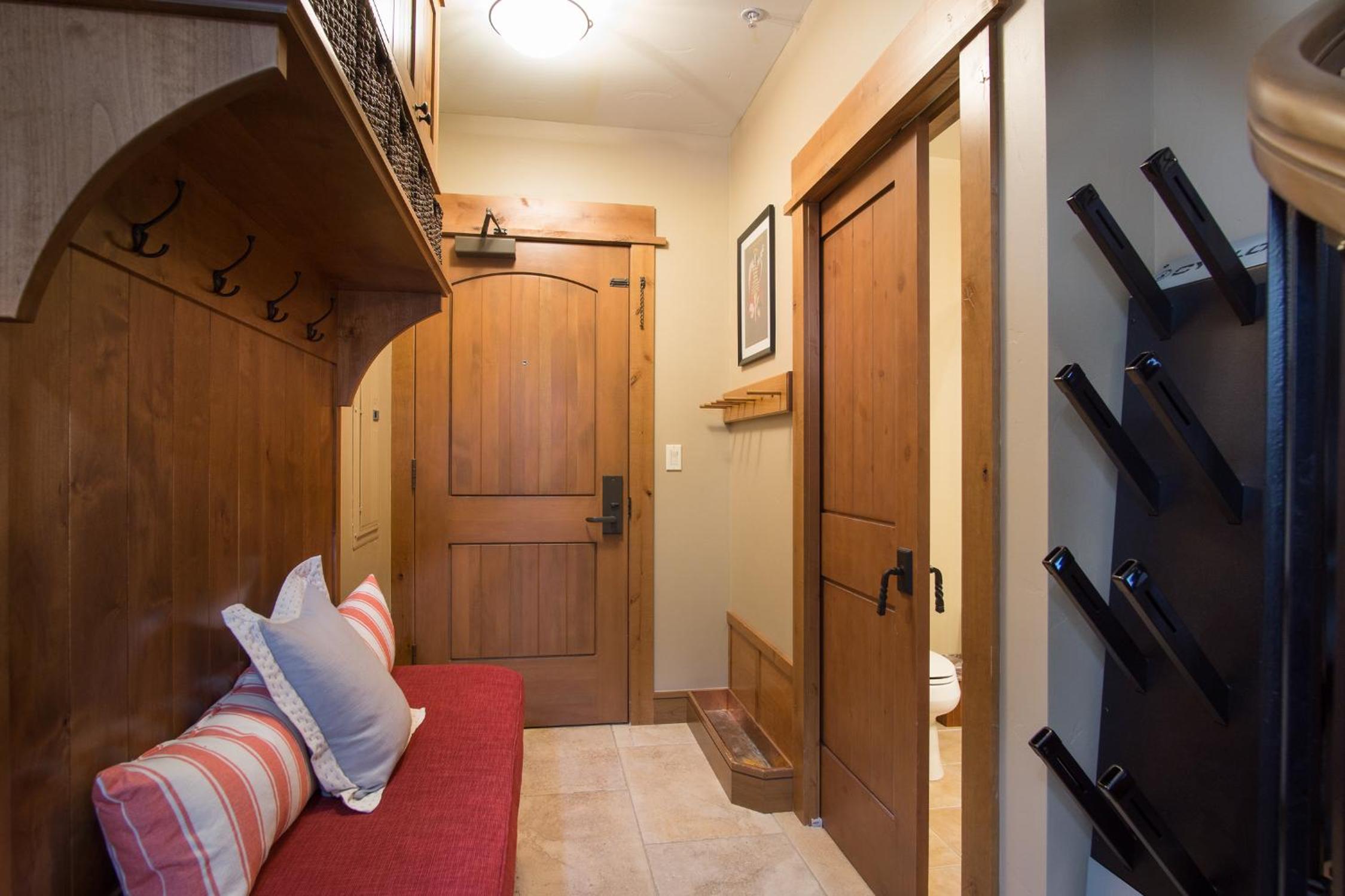 2 Bedrooms w/ Large Loft + 2.5 Baths - Sleeps 8. Free Grocery Delivery! view 5