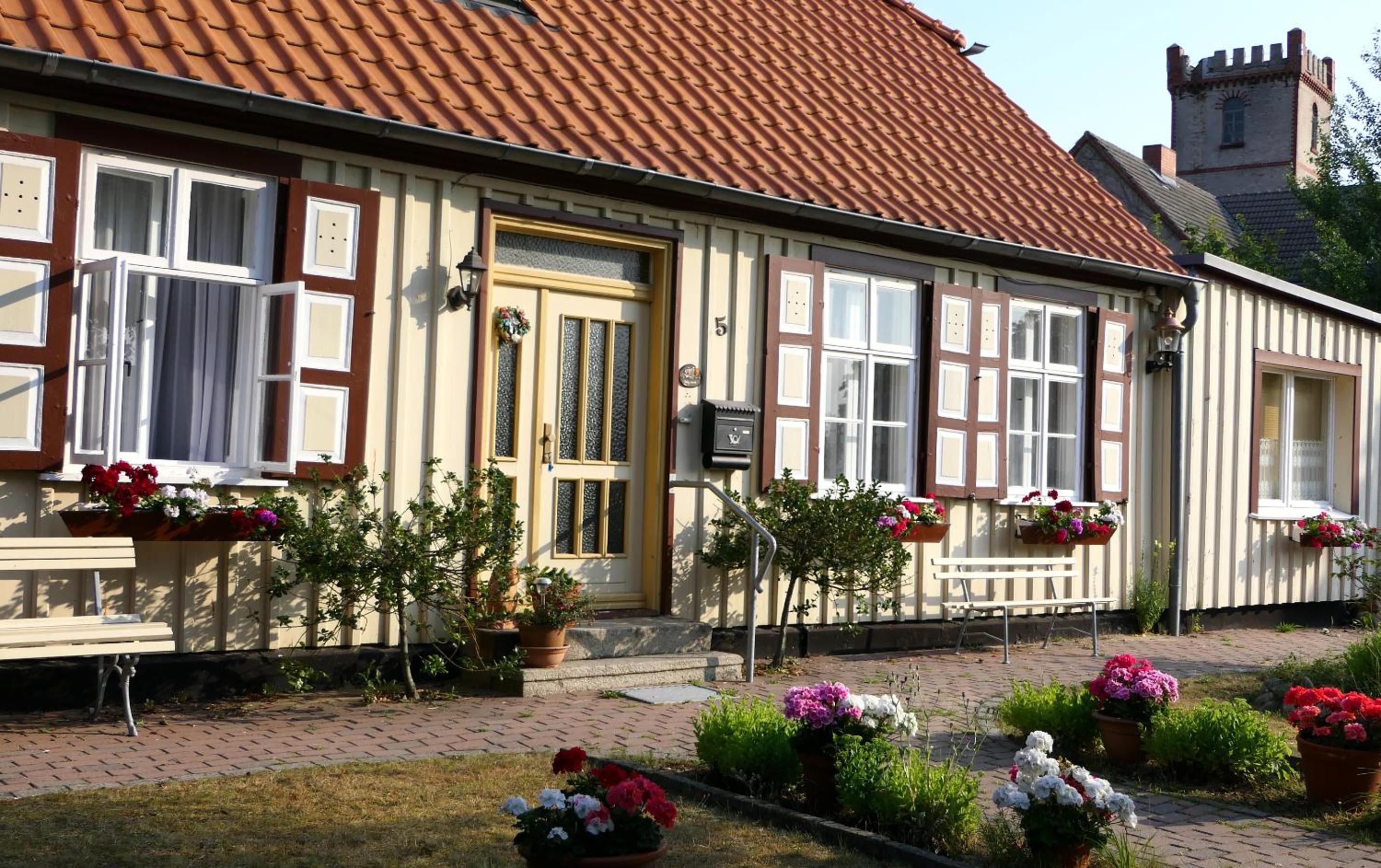 Kapitänshaus in Strandnähe in Prerow view 2