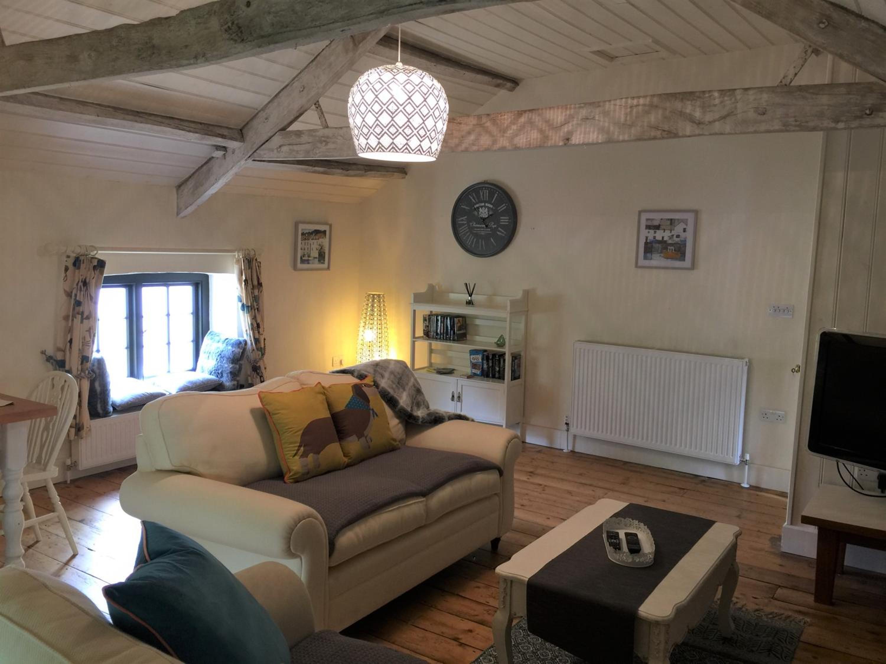 The Stable Loft, Llwynhelig Manor