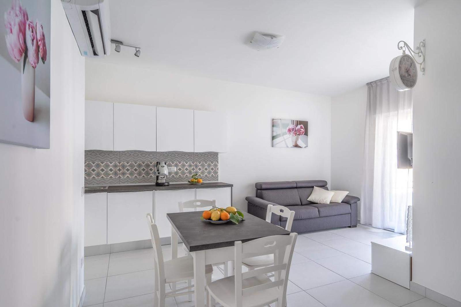Smiling Apartments Vico Equense view 3