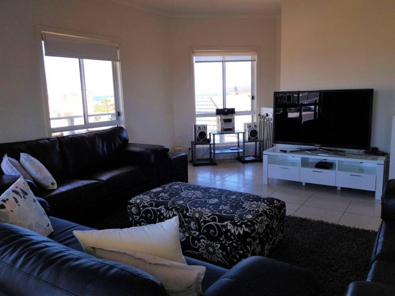 Agape Holiday Home with Pool table ,NBN Internet