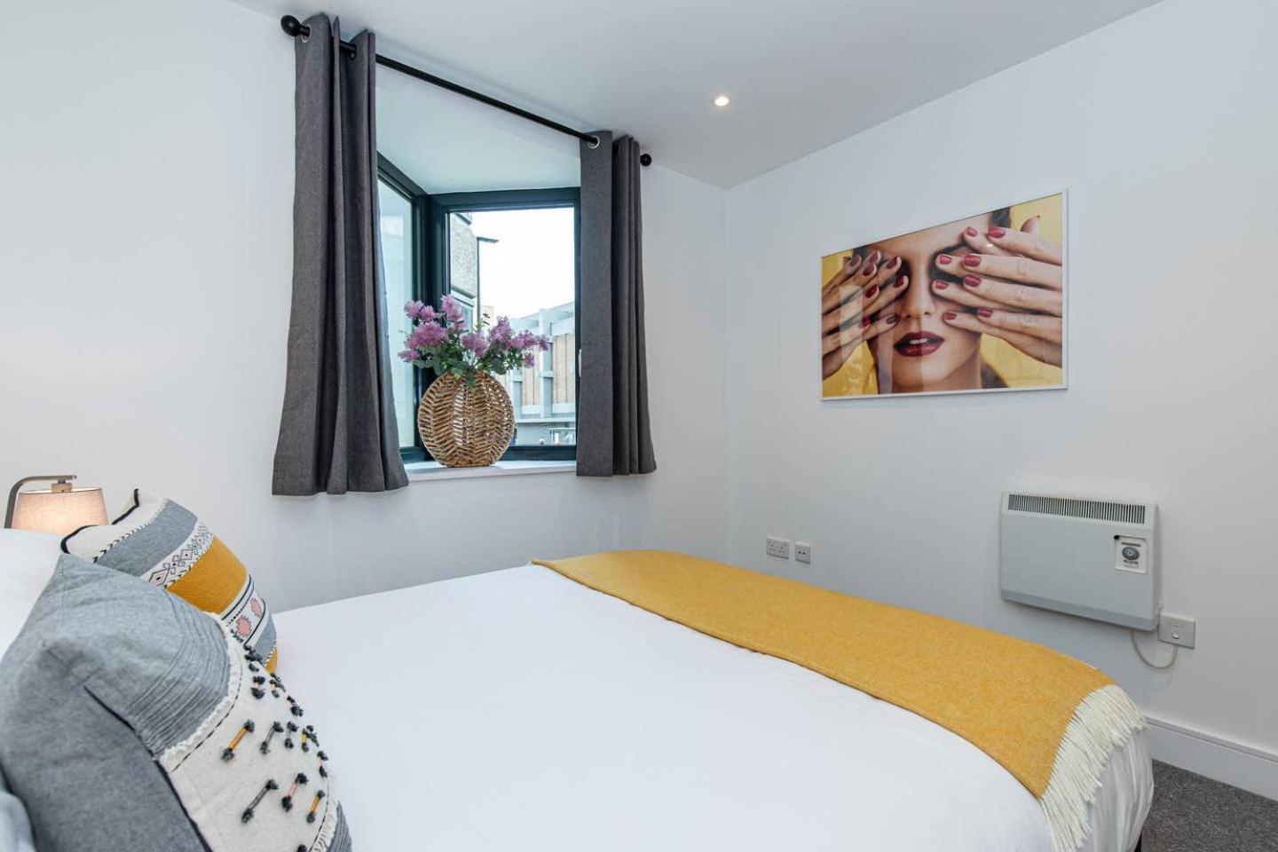 Oxfordshire Living - The Lewis Apartment - Oxford view 5