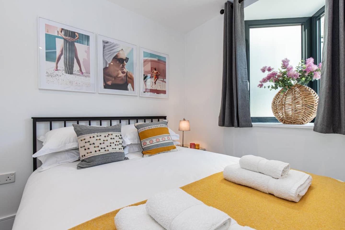 Oxfordshire Living - The Lewis Apartment - Oxford view 3