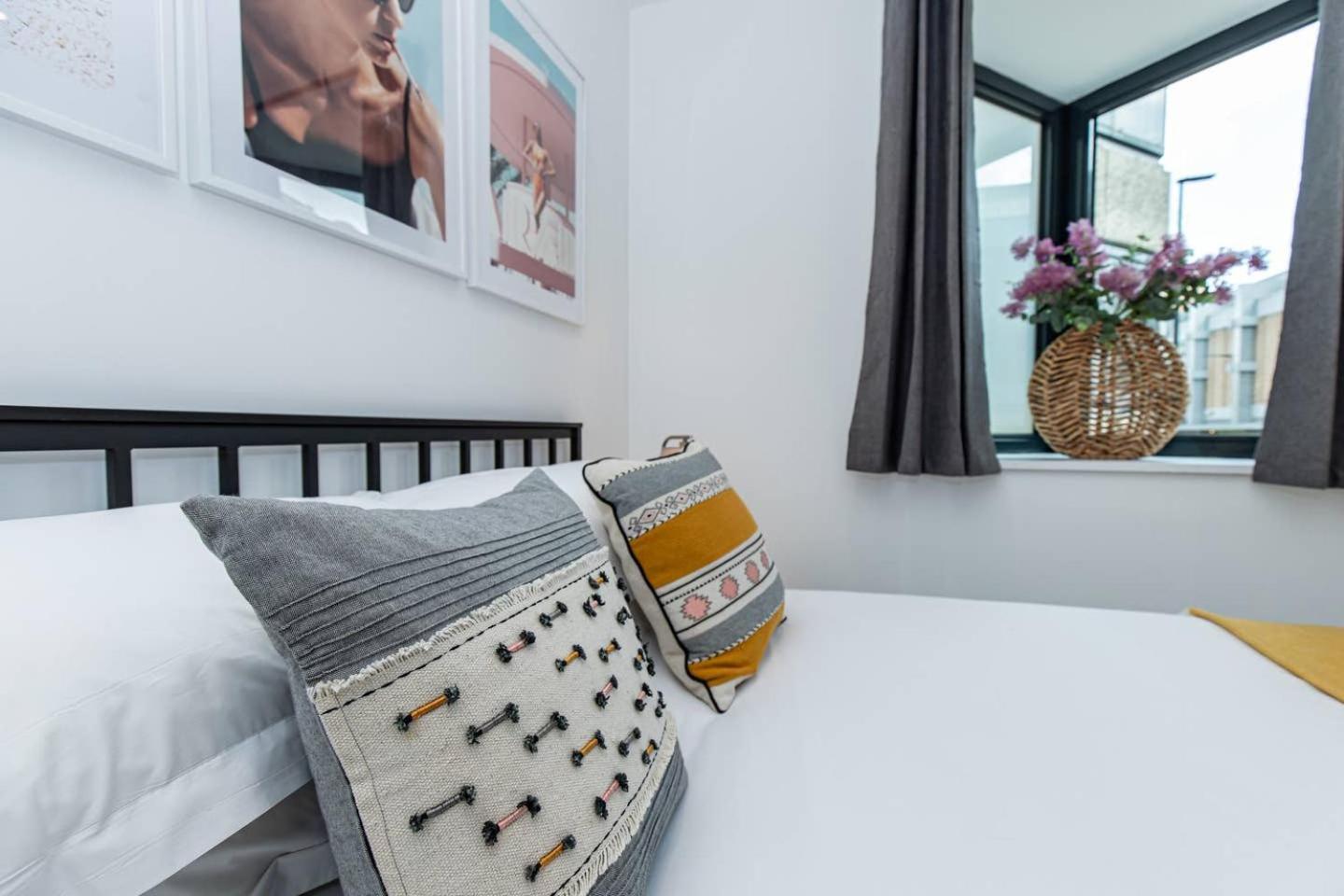 Oxfordshire Living - The Lewis Apartment - Oxford view 4