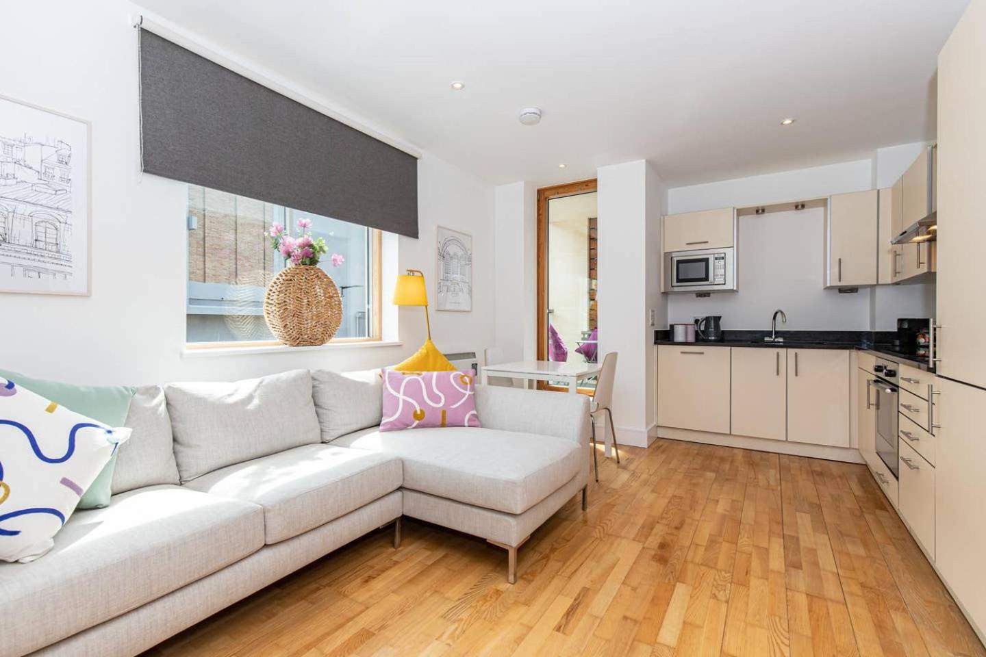 Oxfordshire Living - The Lewis Apartment - Oxford view 2