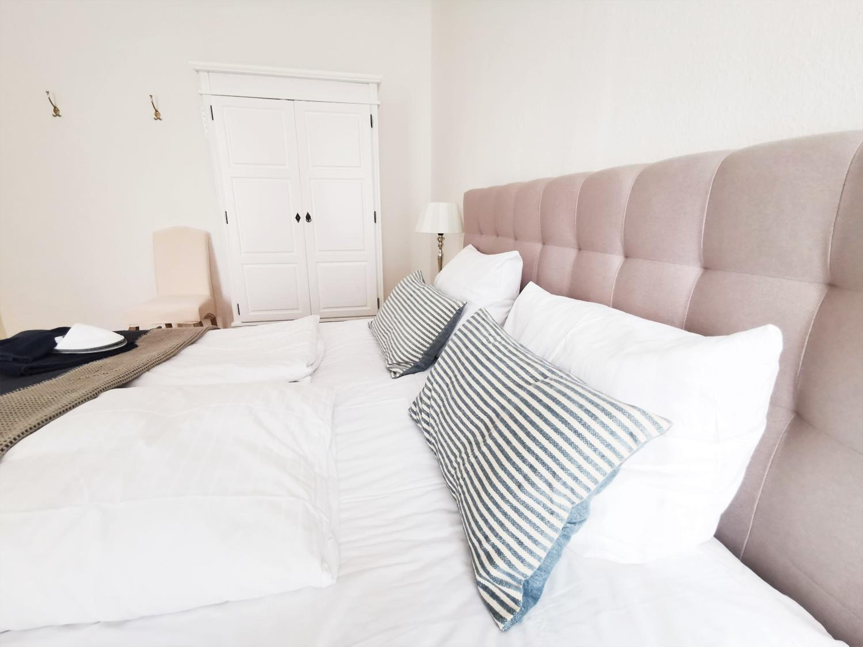 FRITZ by ROCKCHAIR Apartments l SUPERHOST Status l 3 Bedrooms Boxspringbeds 2 Bathrooms 2 Kitchen - Cozy Family & Business Flair welcomes you!
