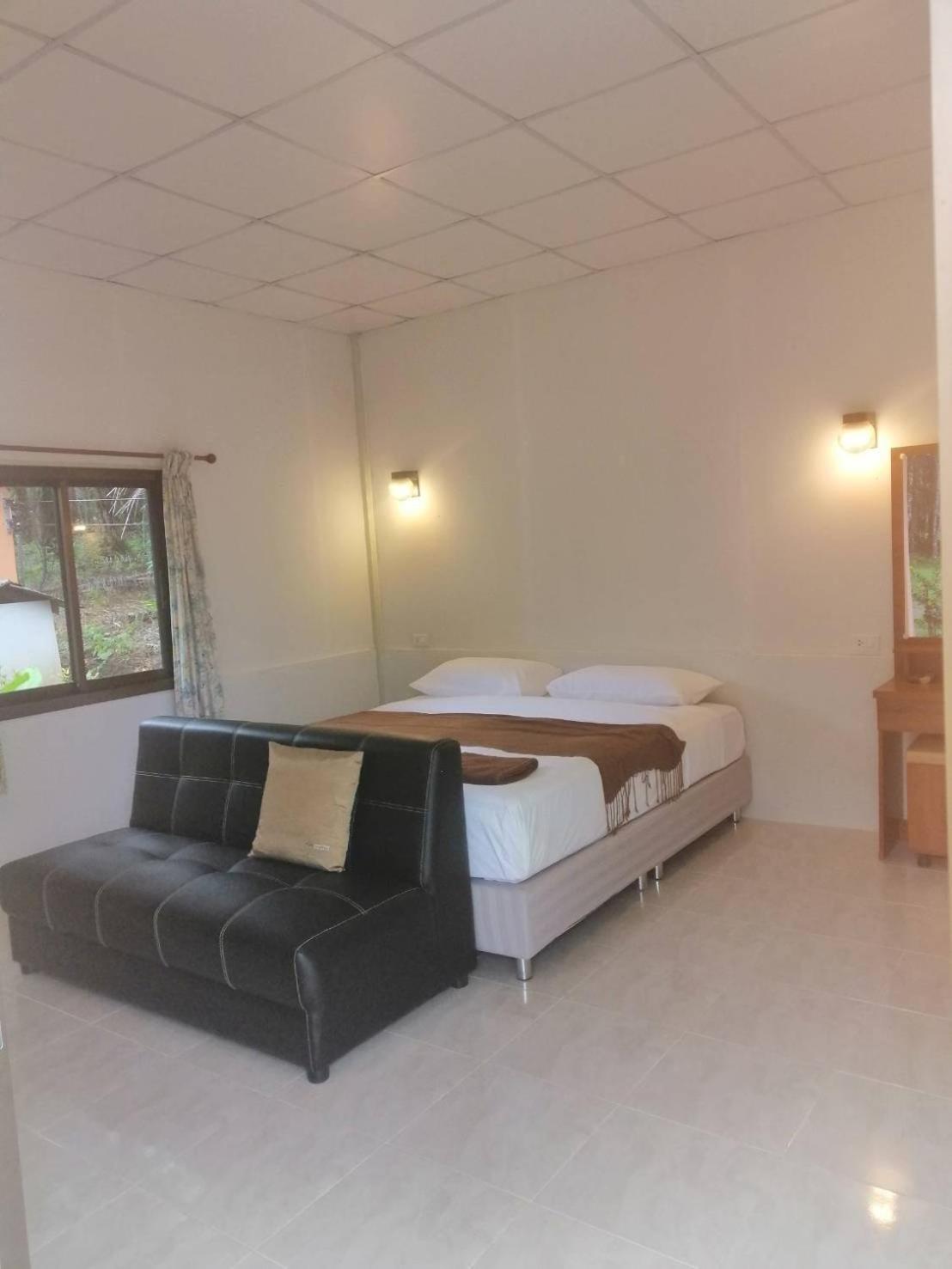 Khao Sok Evergreen House